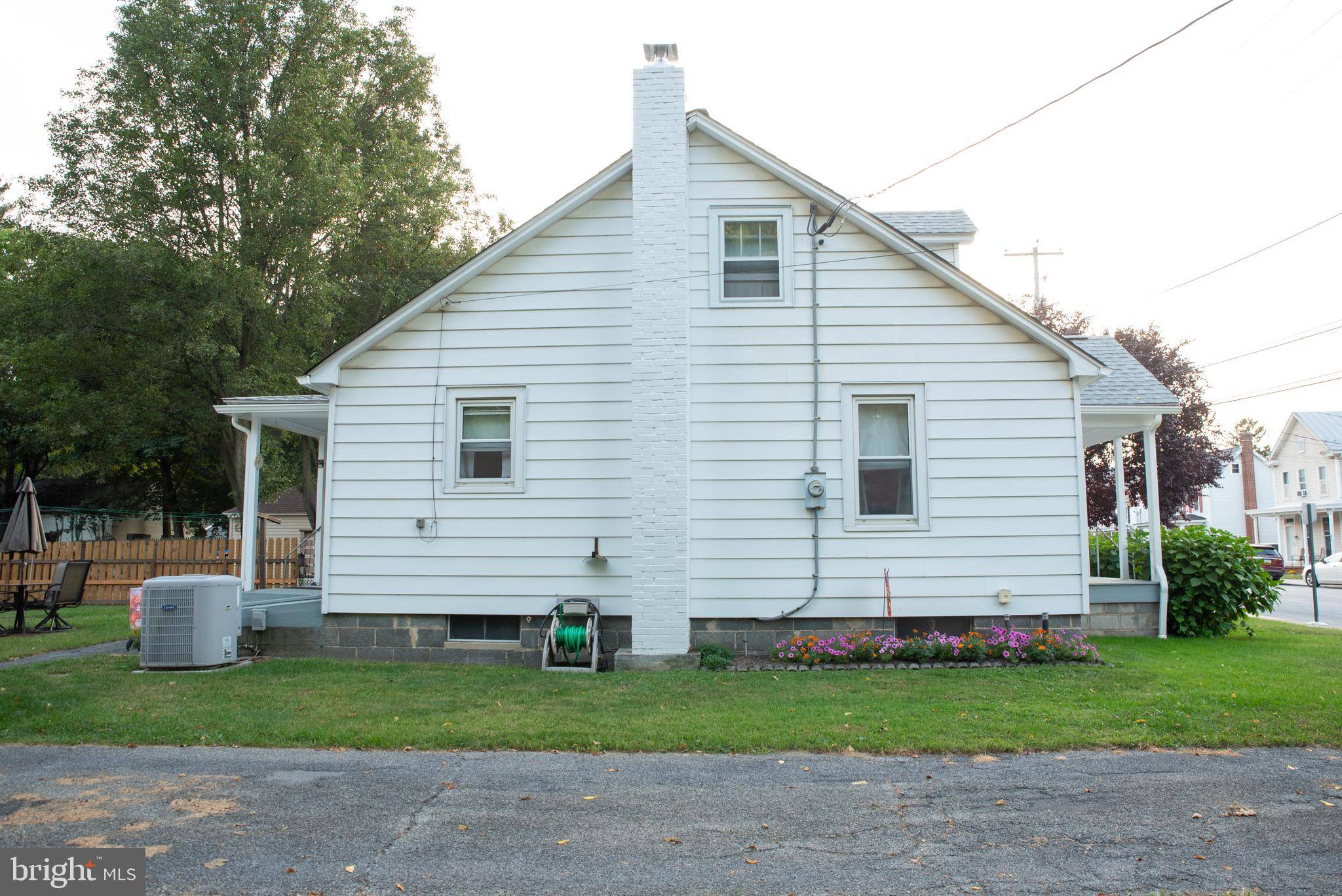 Mount Holly Springs, PA 17065,28 E PINE ST