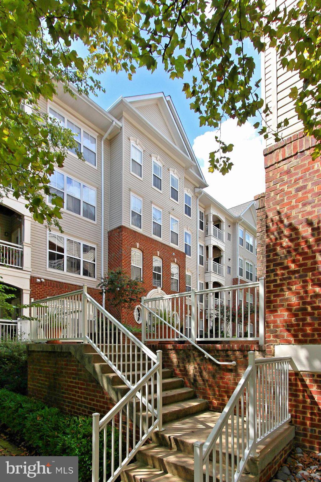 Alexandria, VA 22304,5108 DONOVAN DR #405