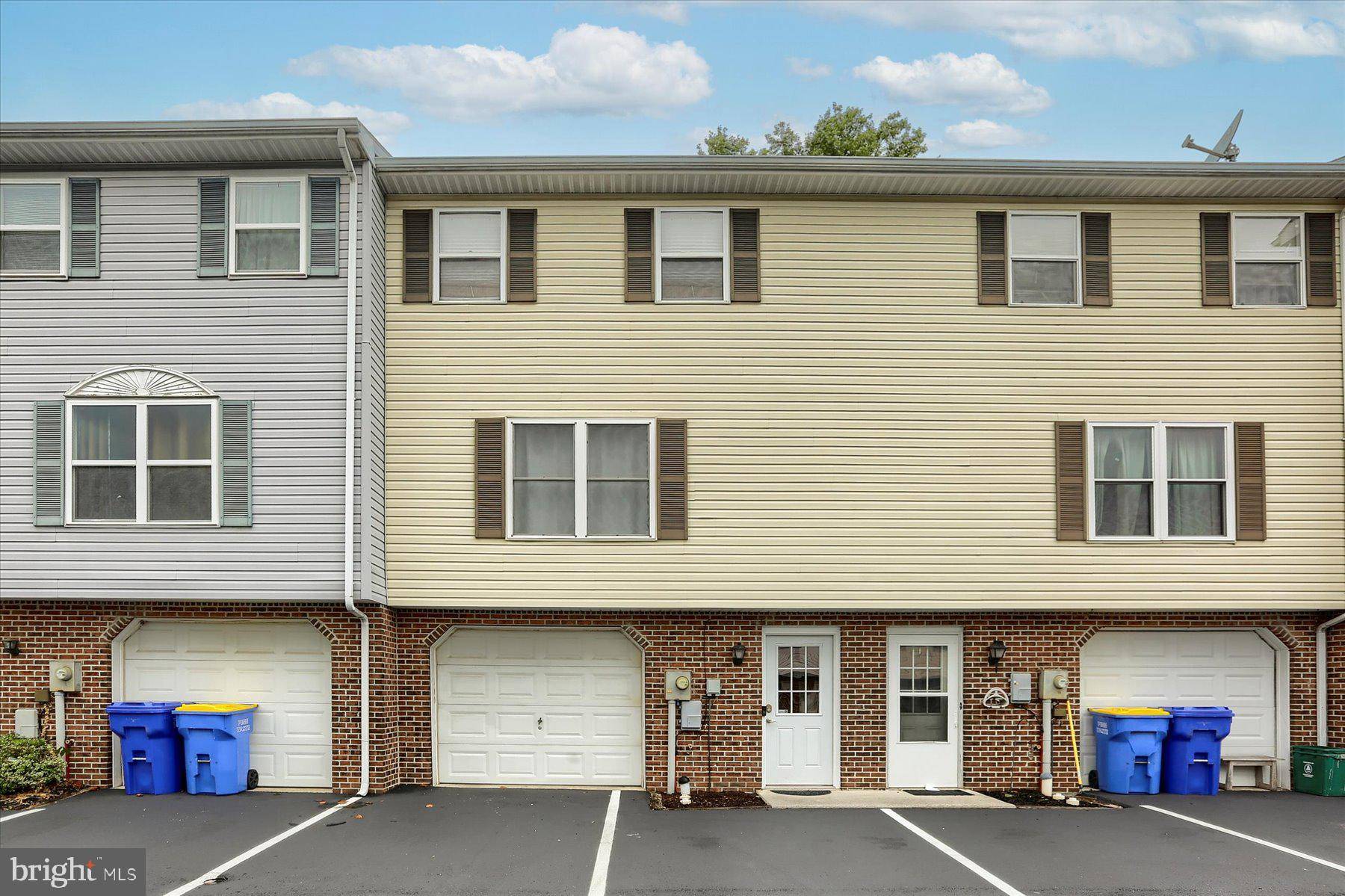 Manchester, PA 17345,16 PINE DR