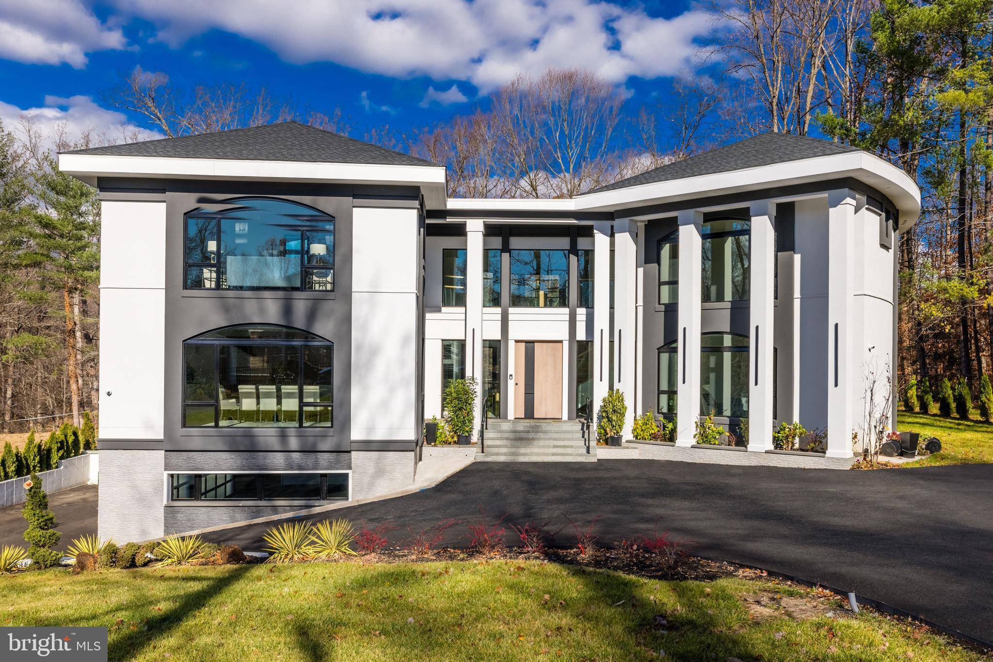 Mclean, VA 22102,893 GEORGETOWN RIDGE CT