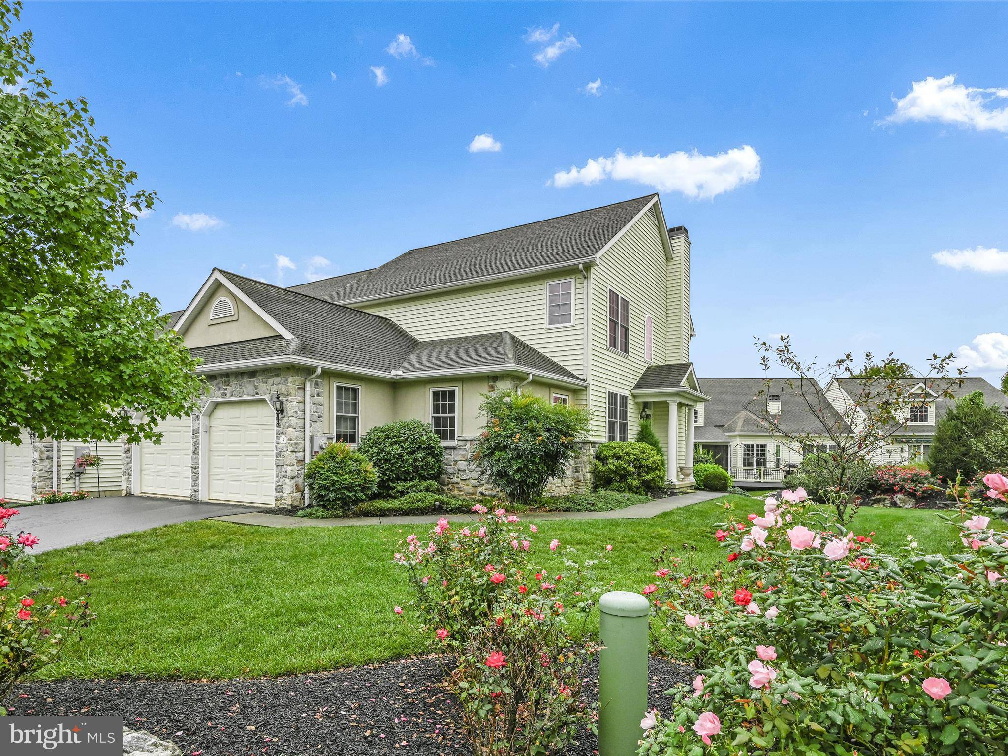 Lancaster, PA 17602,8 RED LEAF LN