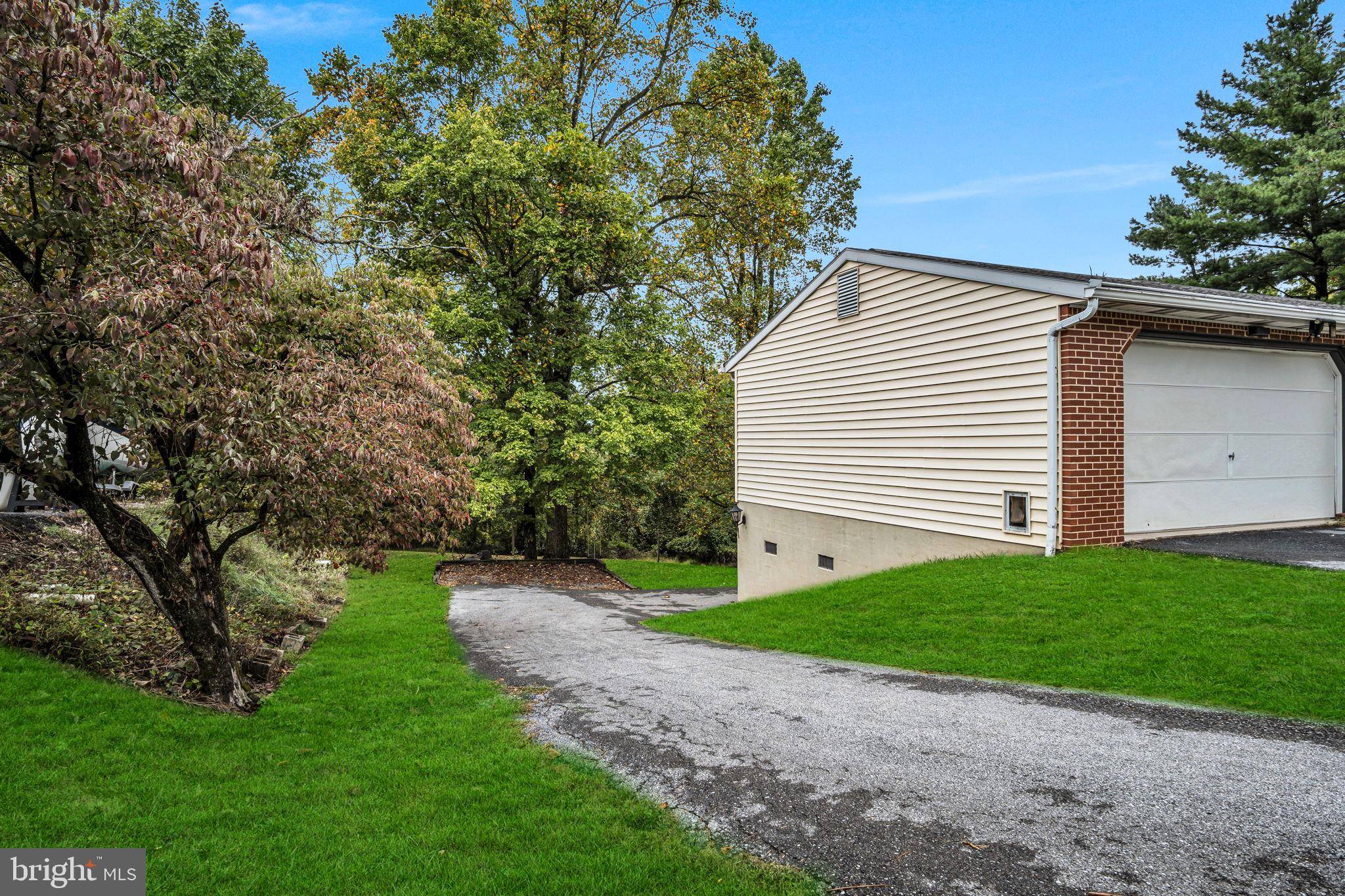 Mechanicsburg, PA 17055,693 JULIE CT