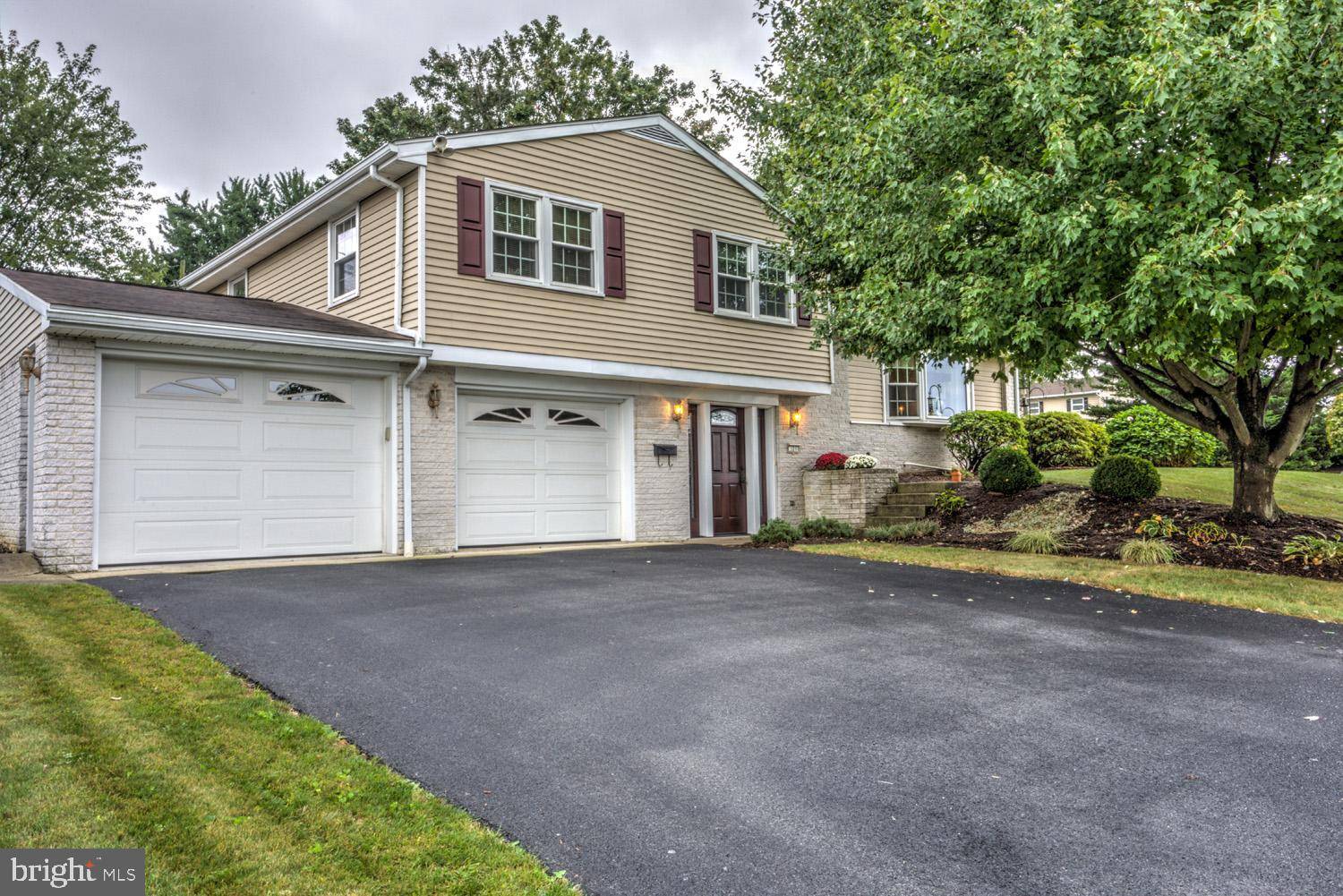 New Holland, PA 17557,328 E CONESTOGA ST