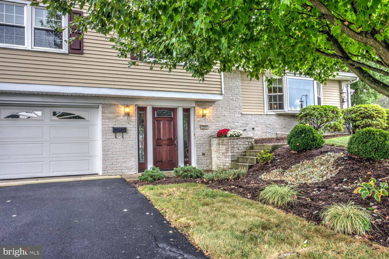 New Holland, PA 17557,328 E CONESTOGA ST