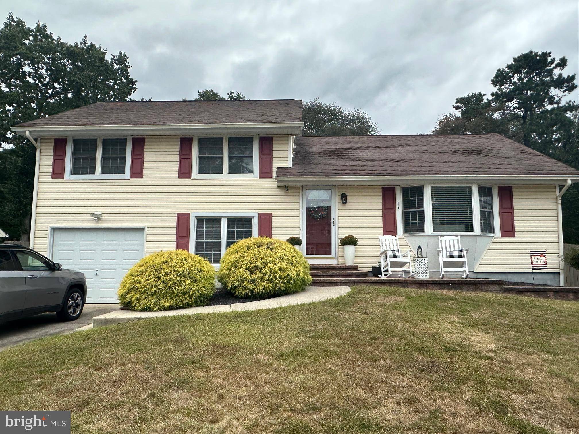 Williamstown, NJ 08094,605 GREENBRIAR DR