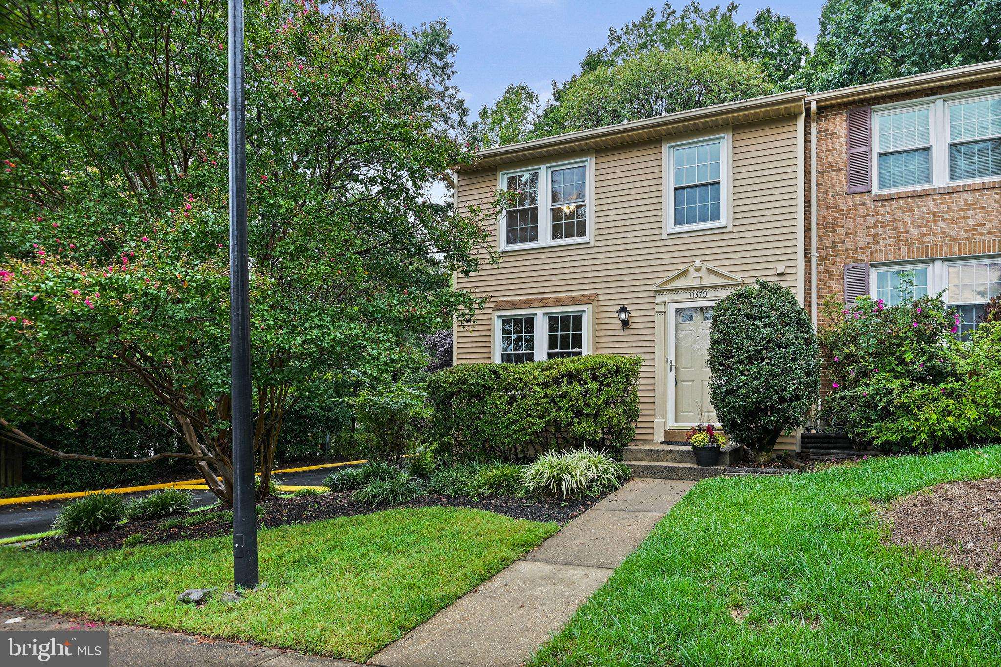 Reston, VA 20191,11570 IVY BUSH CT