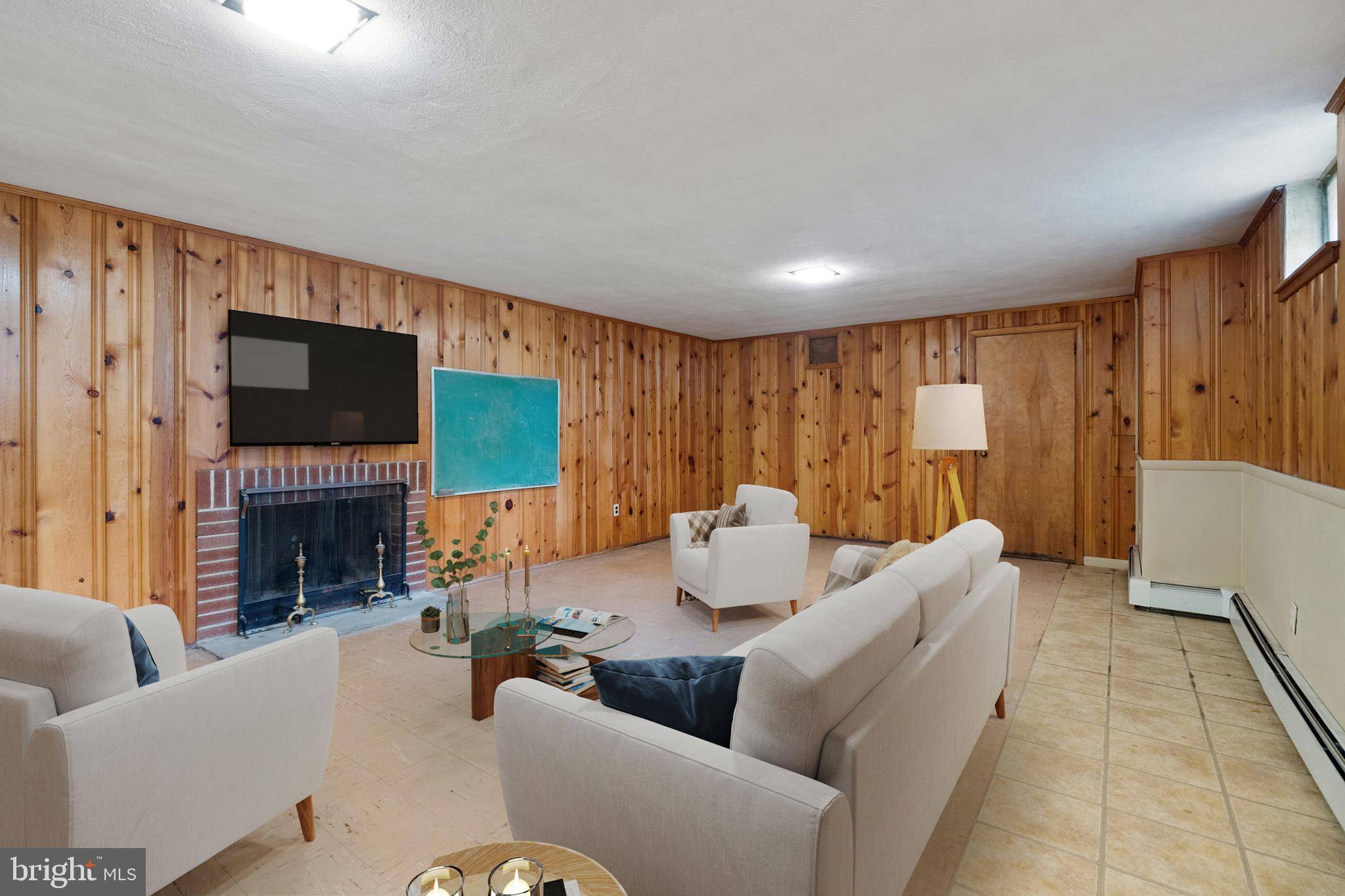 Chalfont, PA 18914,4 VALLEY DR