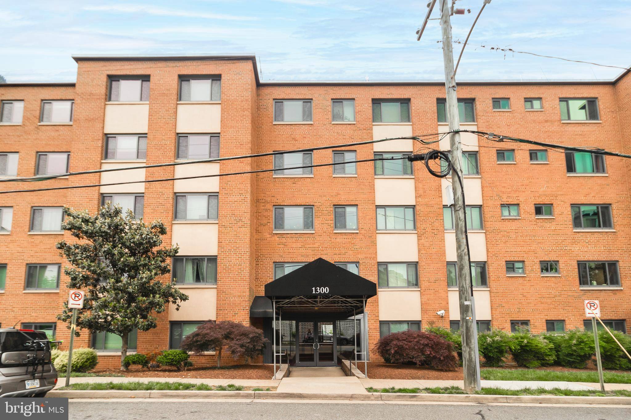 Arlington, VA 22202,1300 S ARLINGTON RIDGE RD #203