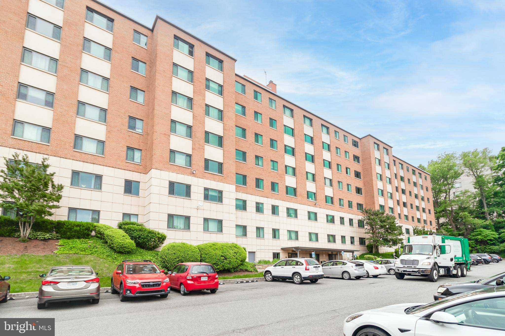 Arlington, VA 22202,1300 S ARLINGTON RIDGE RD #203