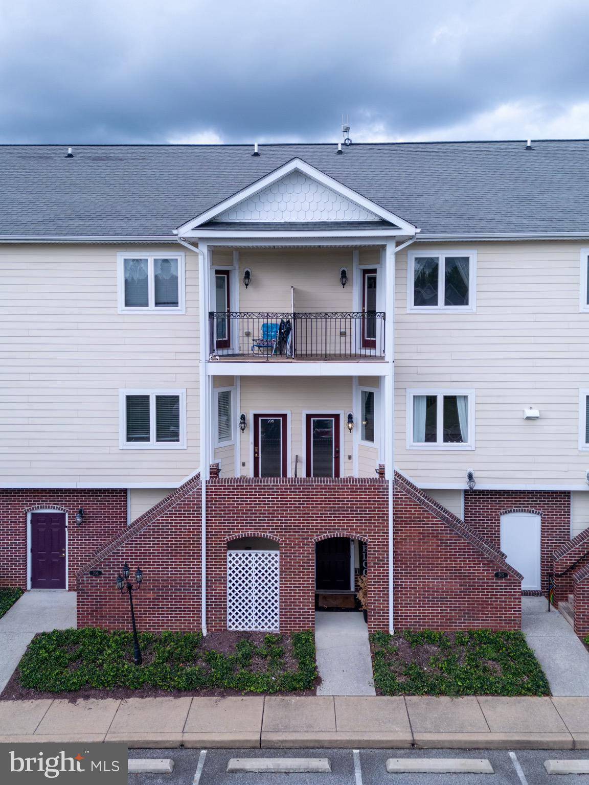 La Plata, MD 20646,305 CENTENNIAL ST #205 G