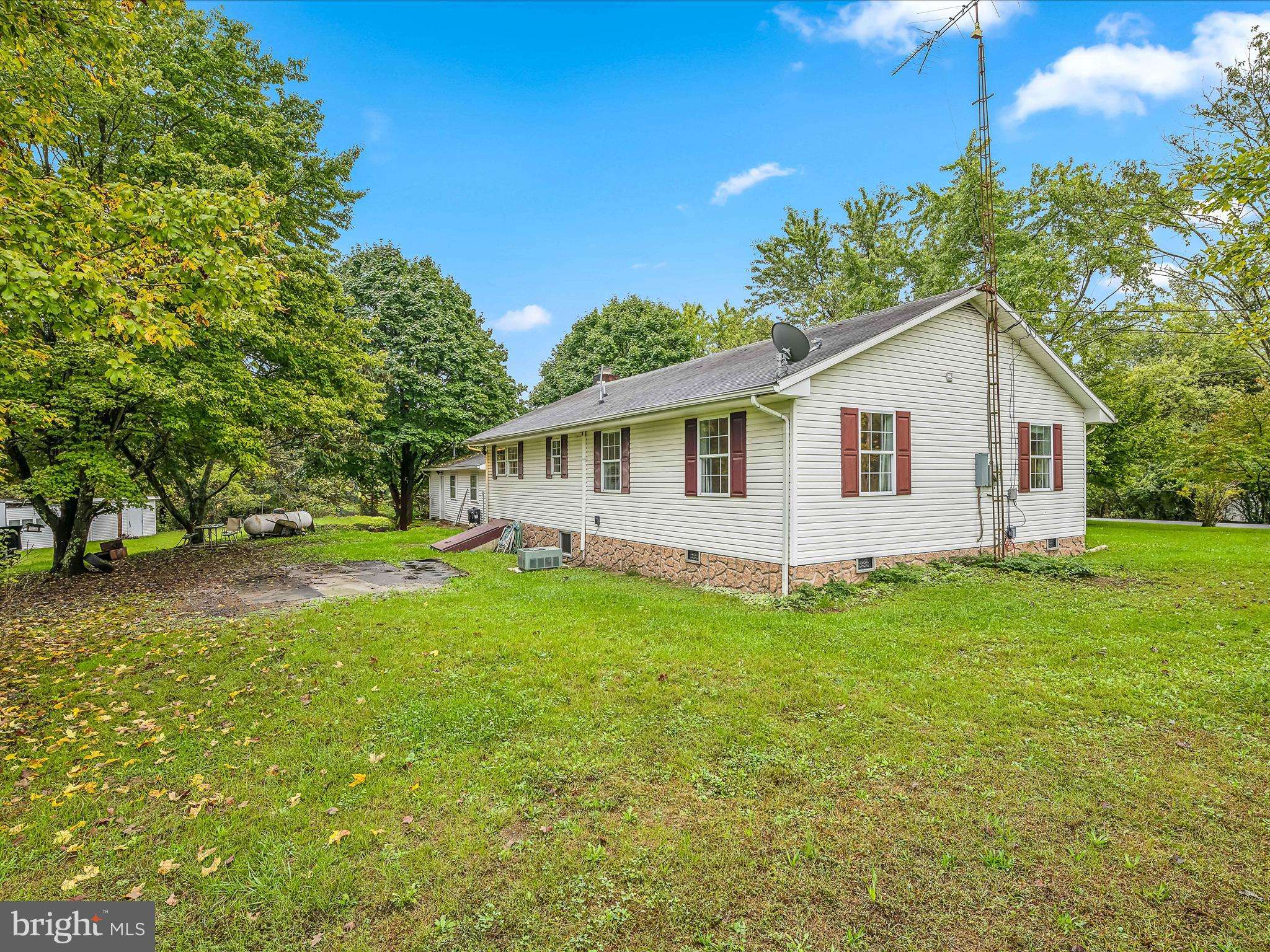 Hedgesville, WV 25427,295 RUSTIC TAVERN RD