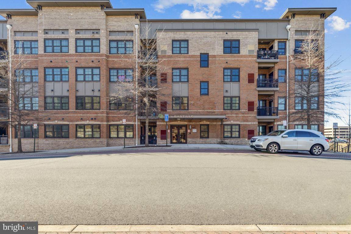 Fairfax, VA 22031,9521 BASTILLE ST #203