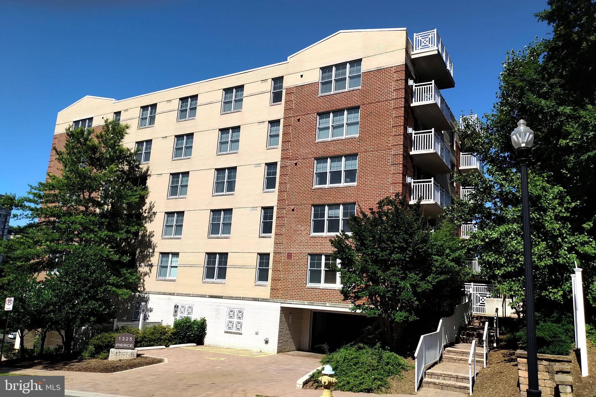 Arlington, VA 22209,1325 N PIERCE ST #503