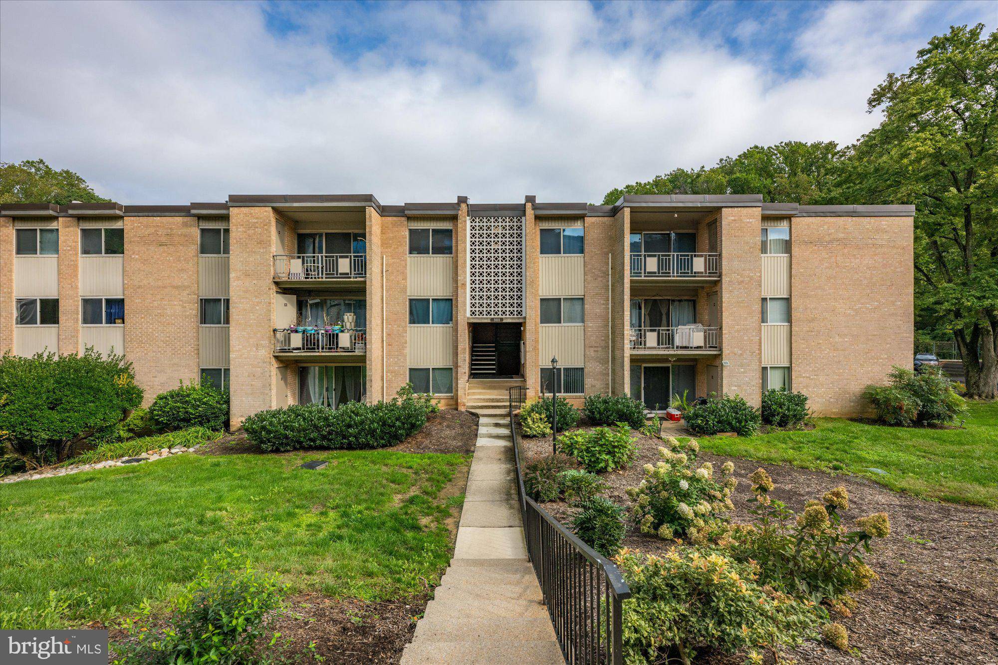 Rockville, MD 20852,5111 CROSSFIELD CT #15