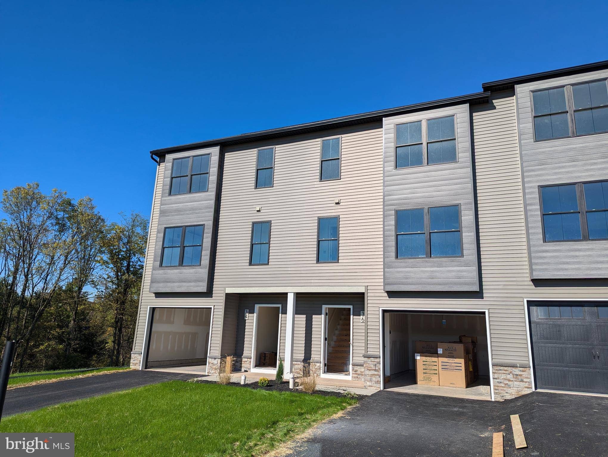 York, PA 17406,230-36 OLD STONE WAY #161