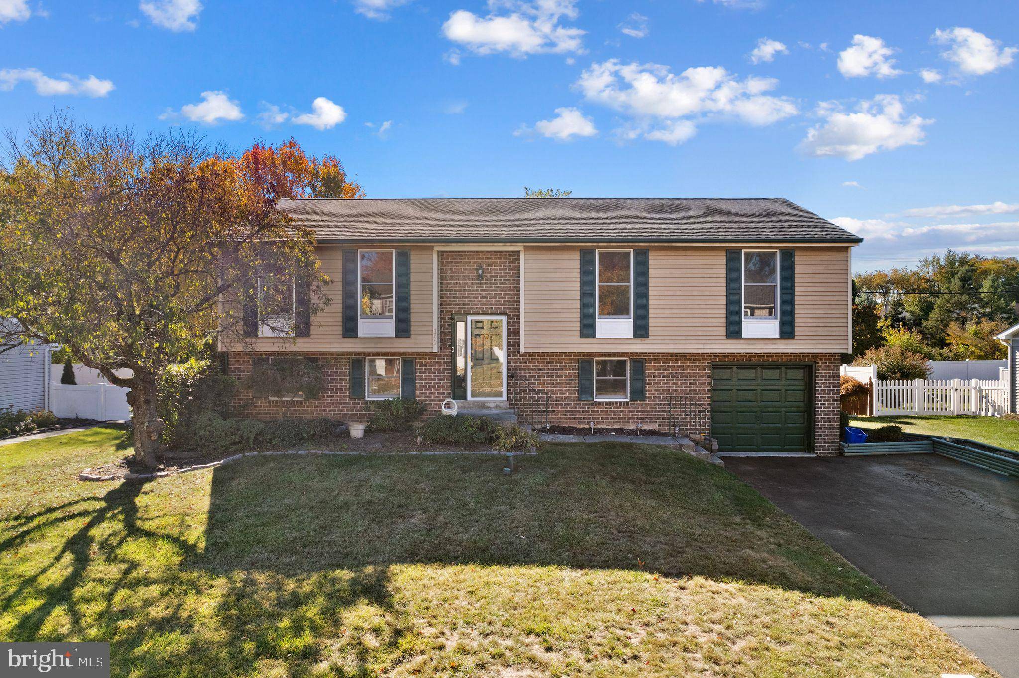 Langhorne, PA 19047,140 APPLE VALLEY DR