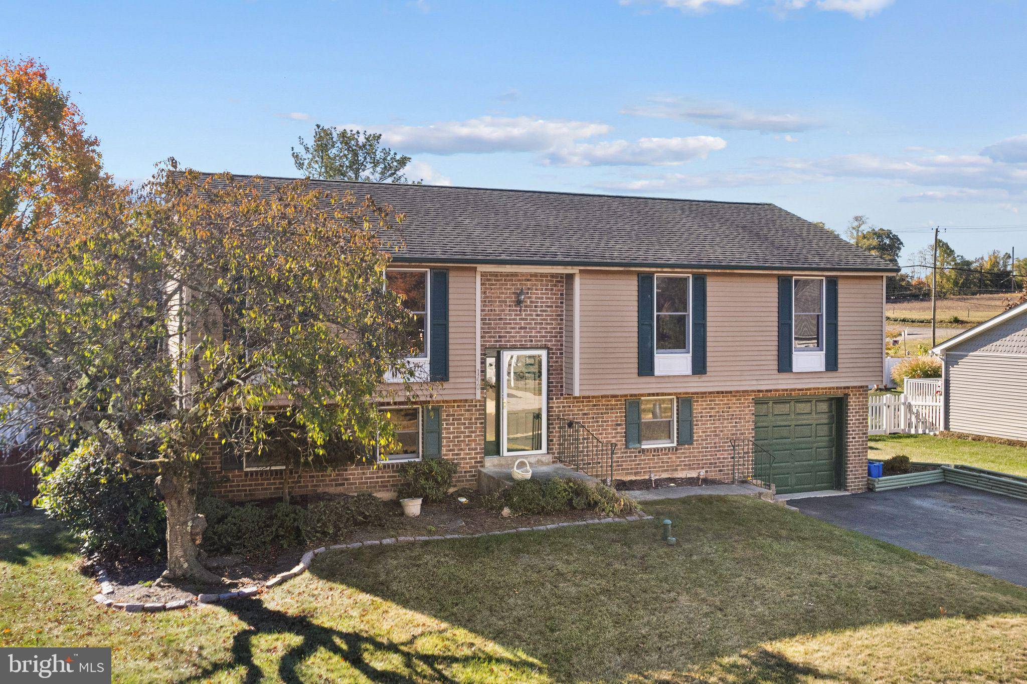 Langhorne, PA 19047,140 APPLE VALLEY DR