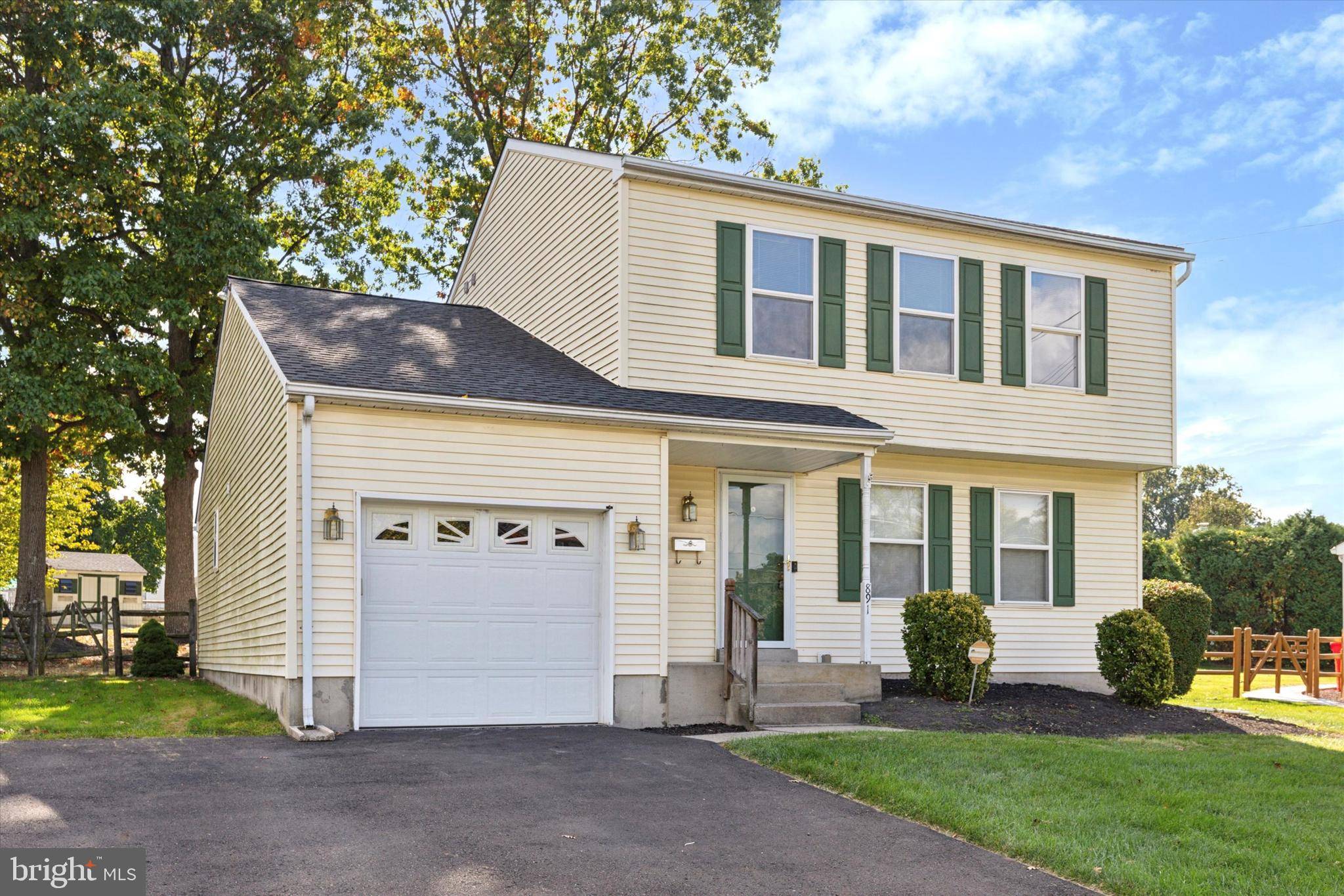 Warminster, PA 18974,891 DECKER LN