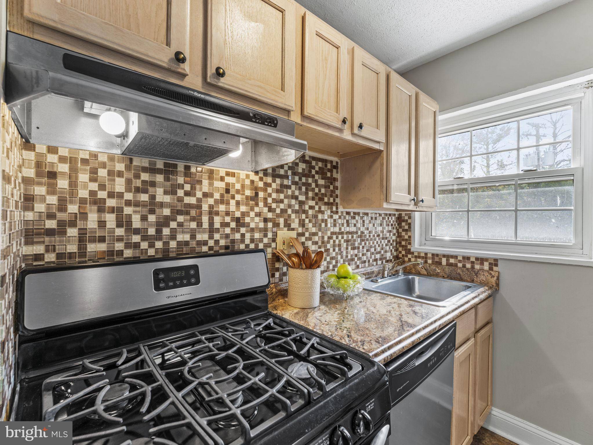 Alexandria, VA 22303,2237 FARRINGTON AVE #202