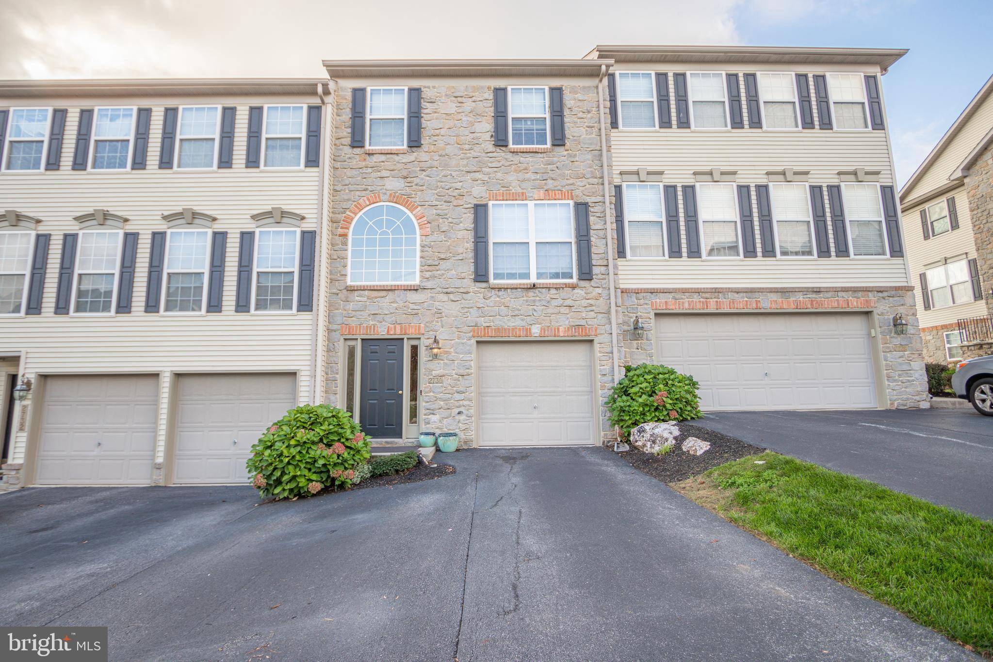 York, PA 17402,2730 HUNT CLUB DR #2