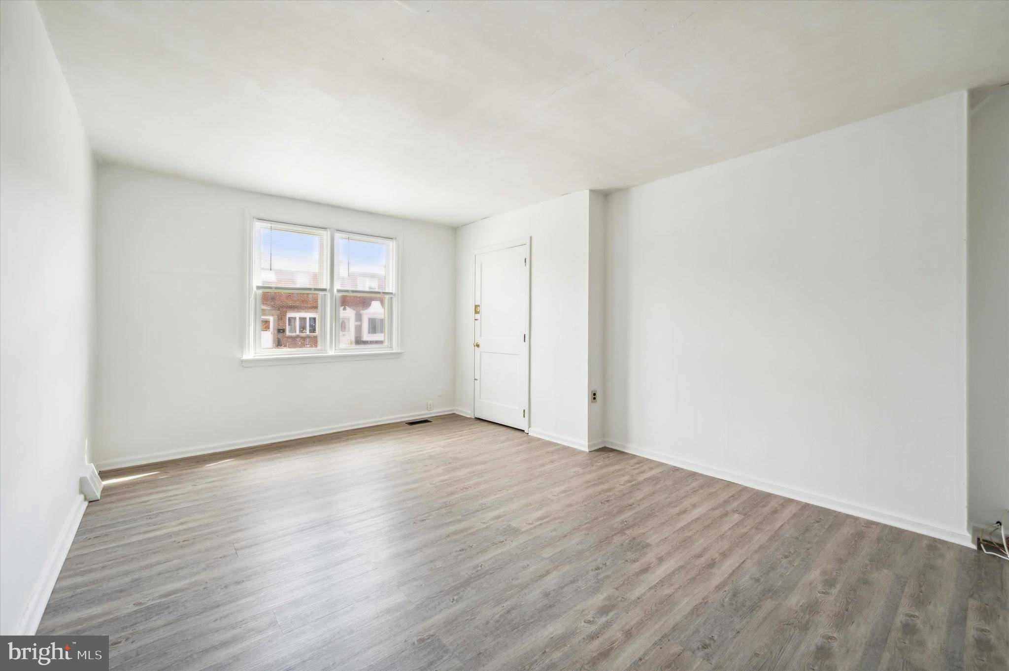 Philadelphia, PA 19149,5832 AKRON ST