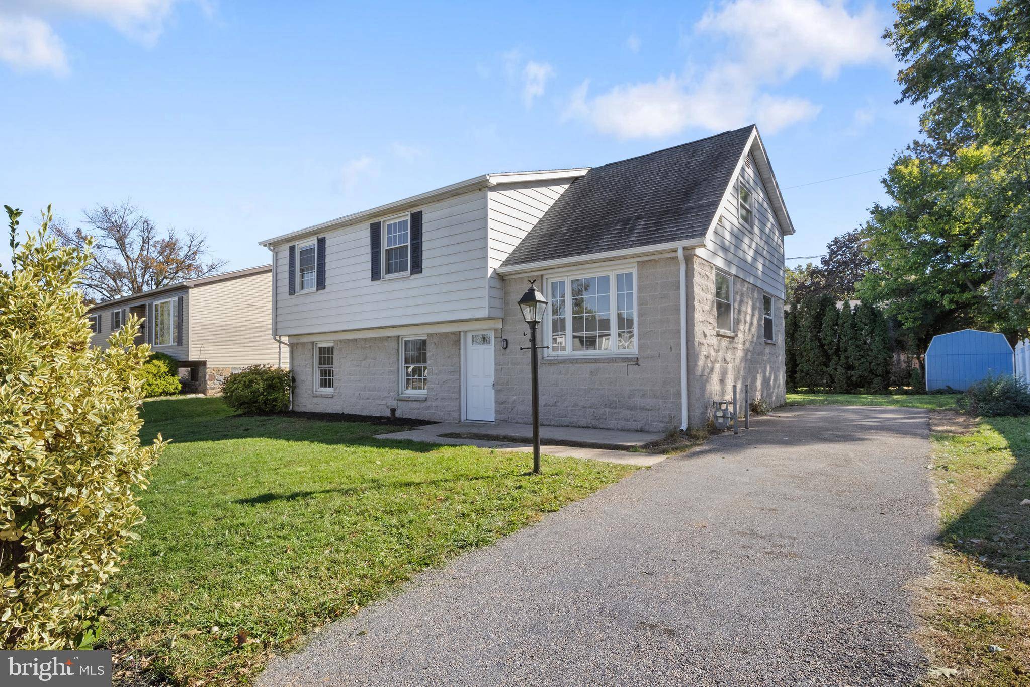 York, PA 17404,906 MARBROOK LN