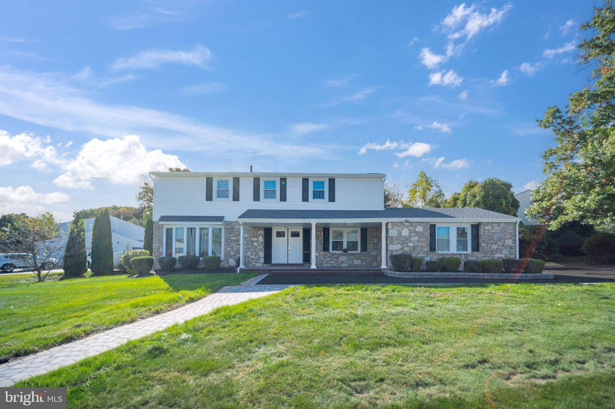 Huntingdon Valley, PA 19006,948 ROBIN LN