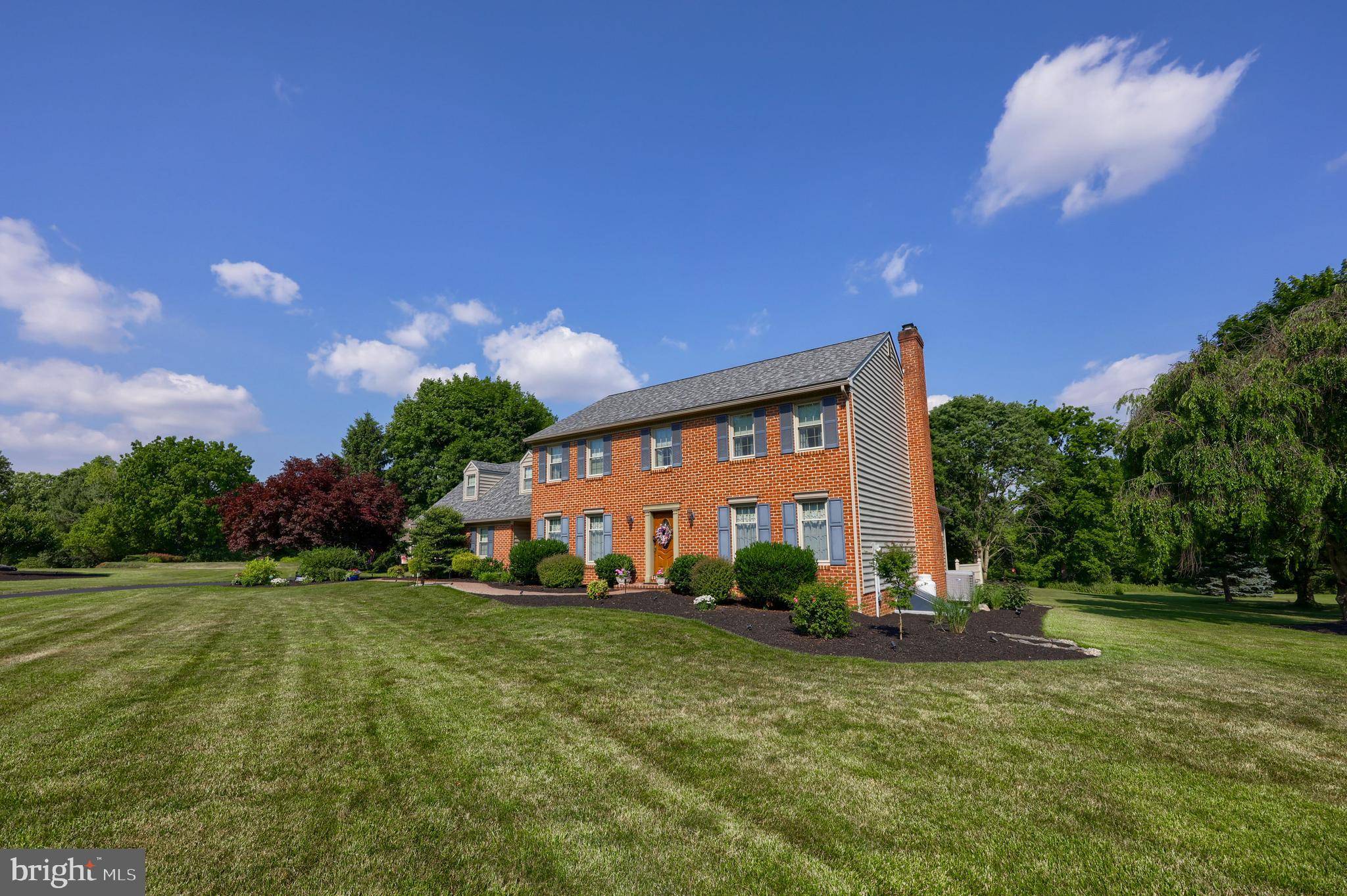 Lancaster, PA 17602,8 WATERFRONT ESTATES DR