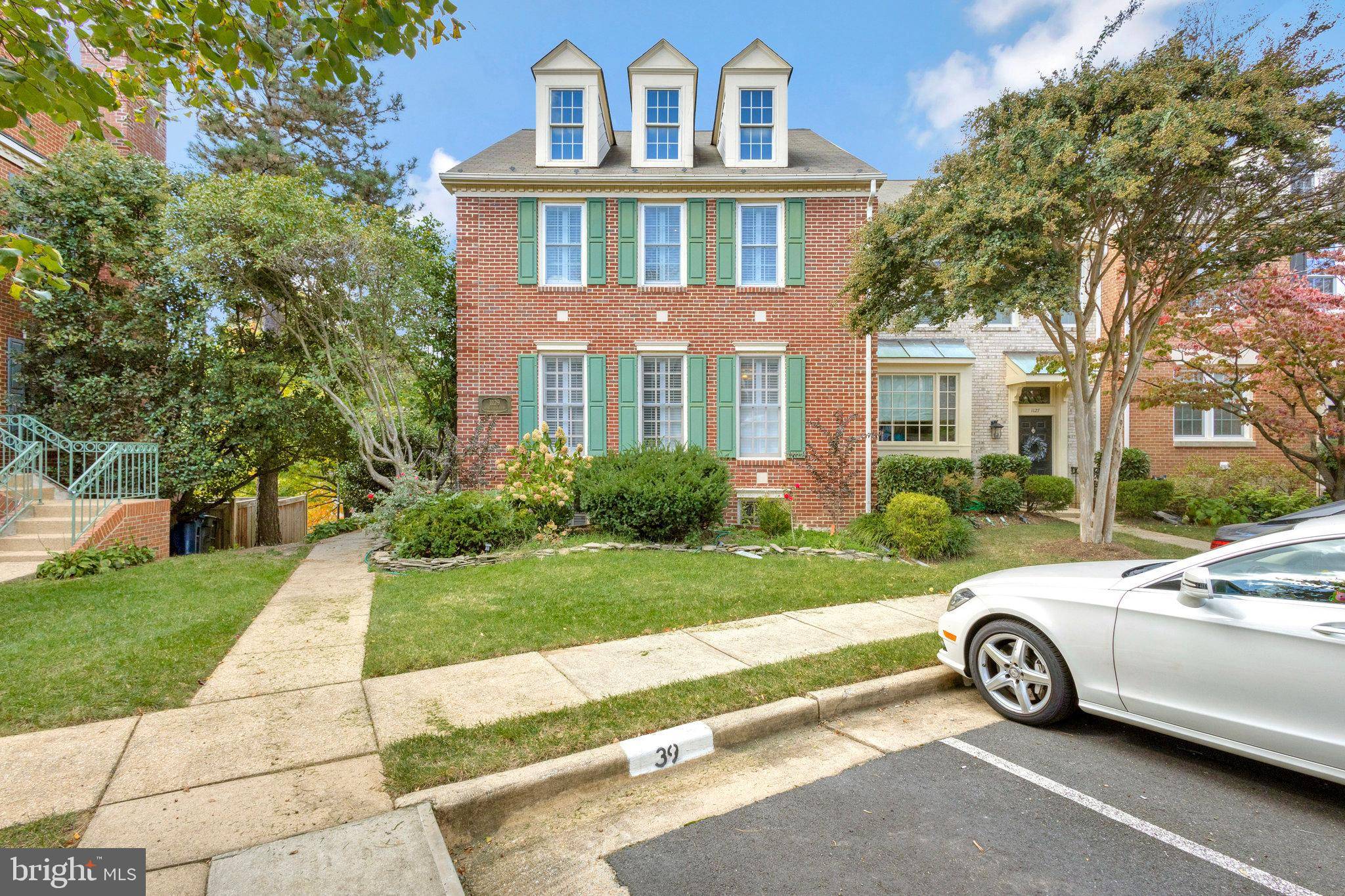 Alexandria, VA 22314,1129 QUAKER HILL CT