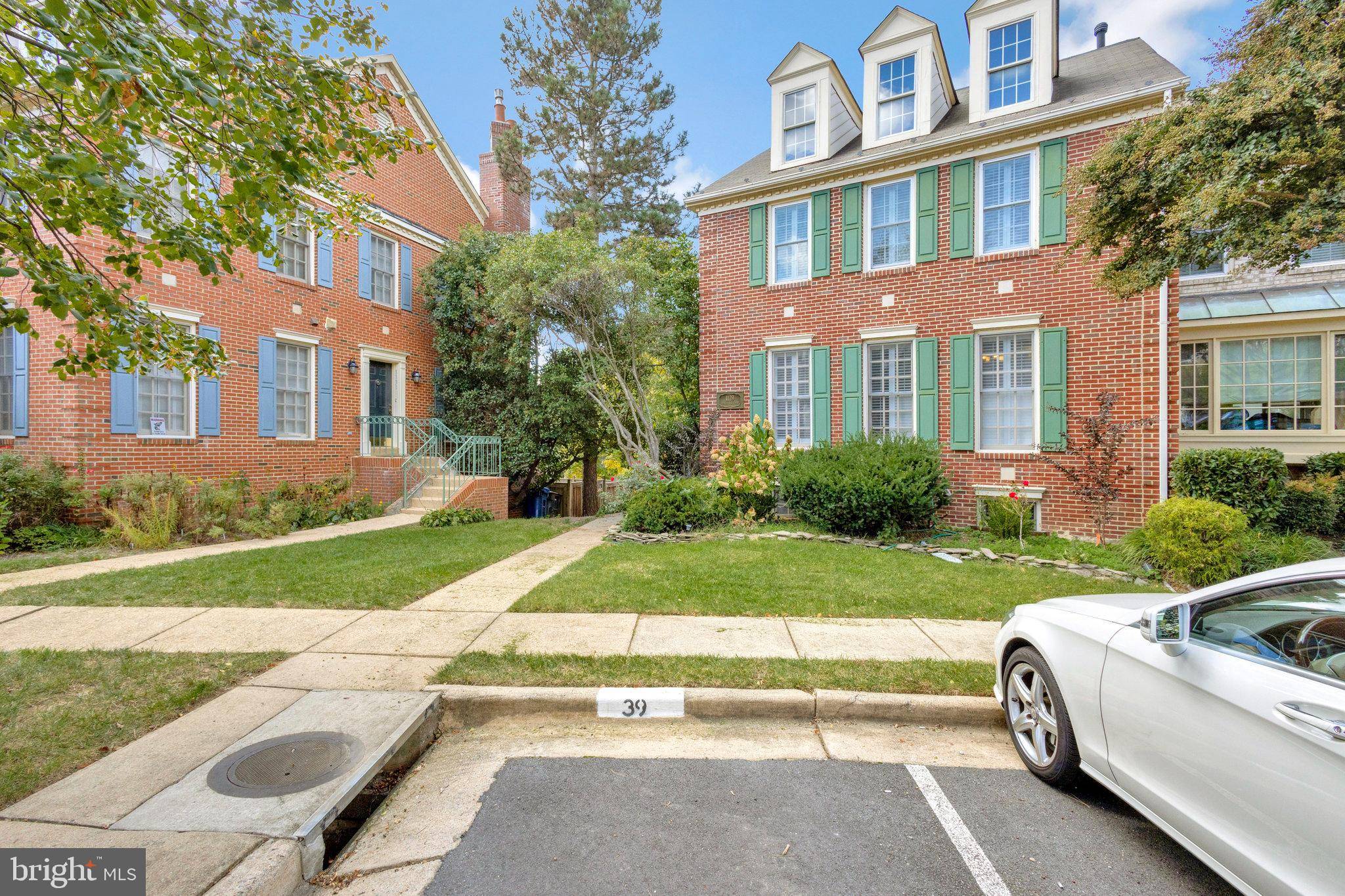 Alexandria, VA 22314,1129 QUAKER HILL CT