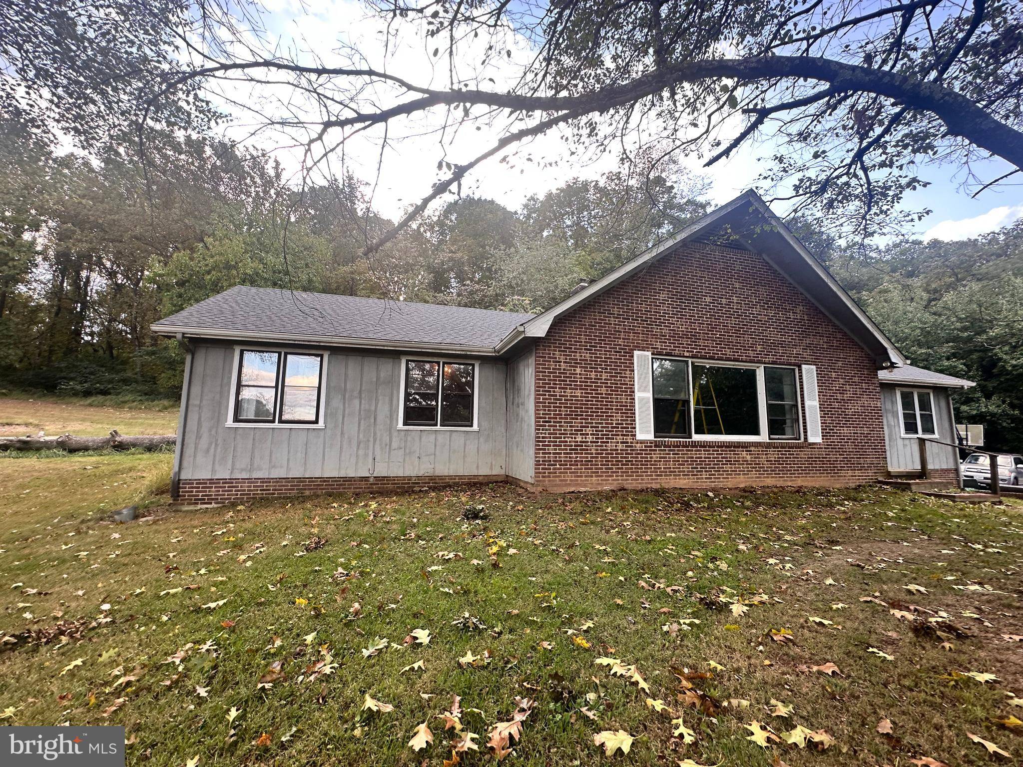 Delaplane, VA 20144,4092 ROLLING HILLS DR