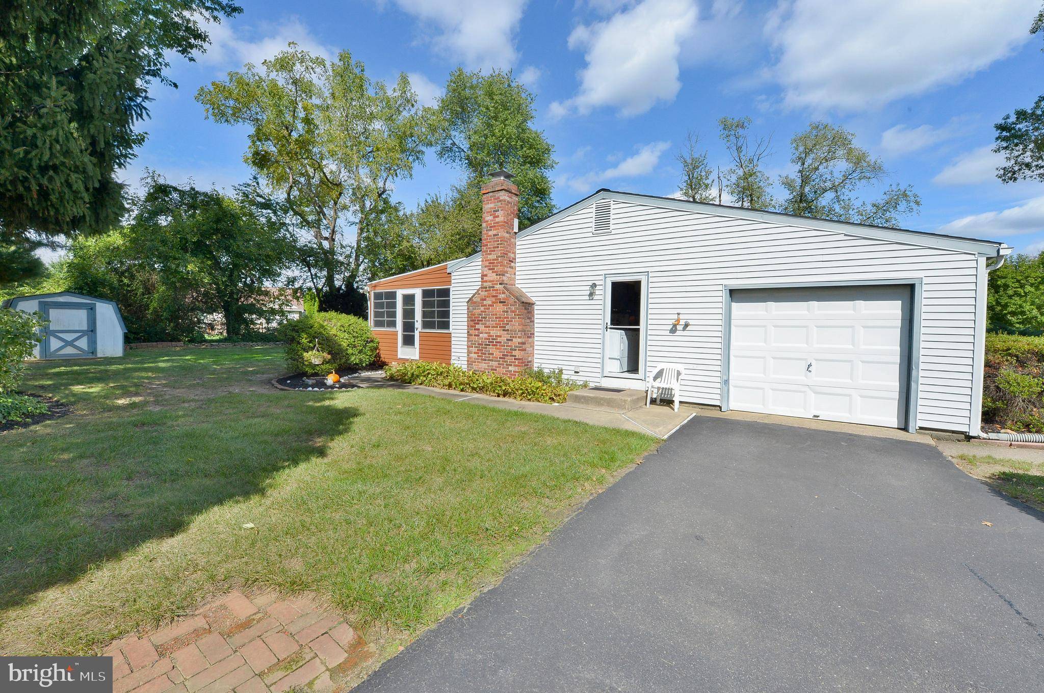 Mickleton, NJ 08056,437 CEDAR LN