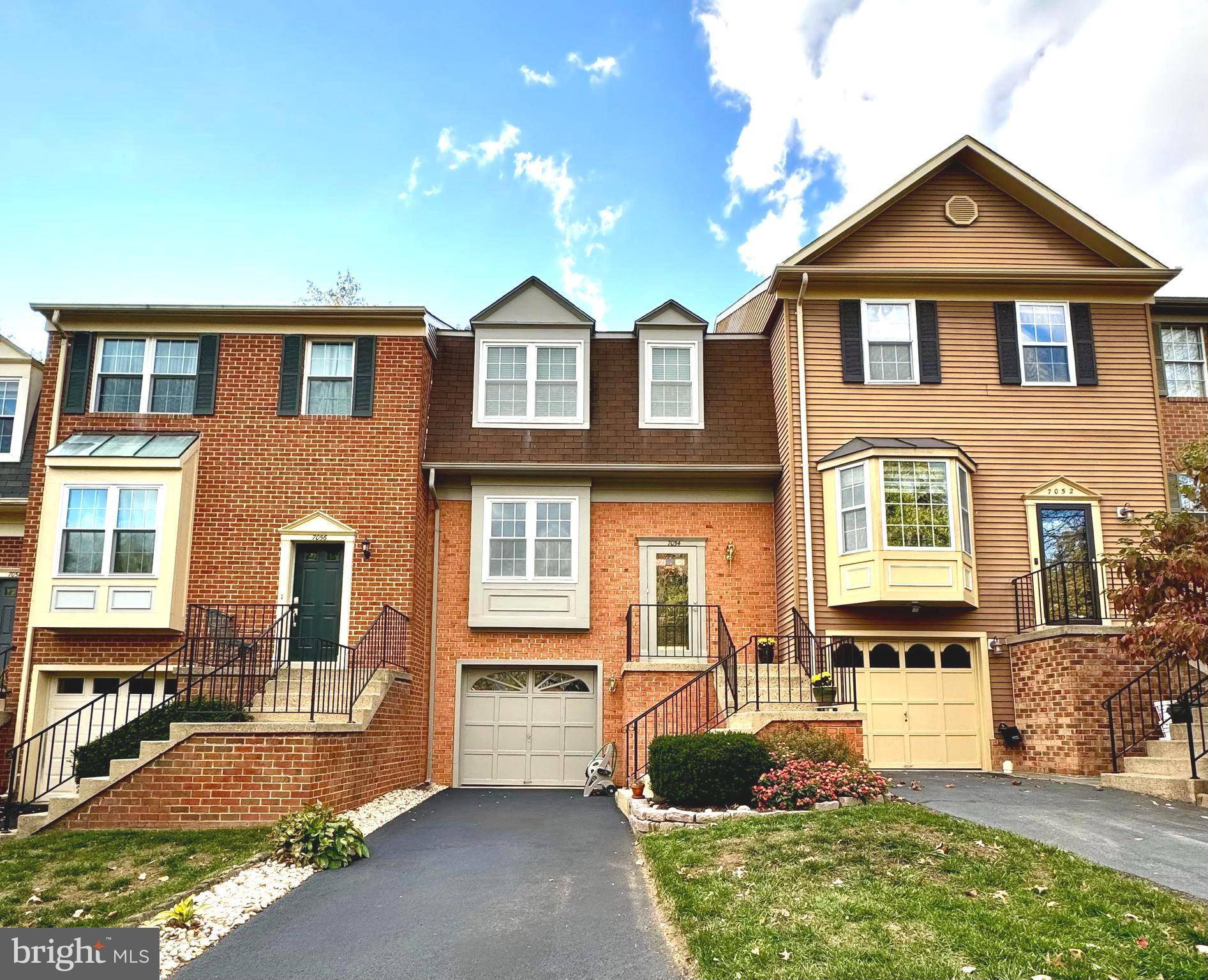 Springfield, VA 22152,7054 SOLOMON SEAL CT