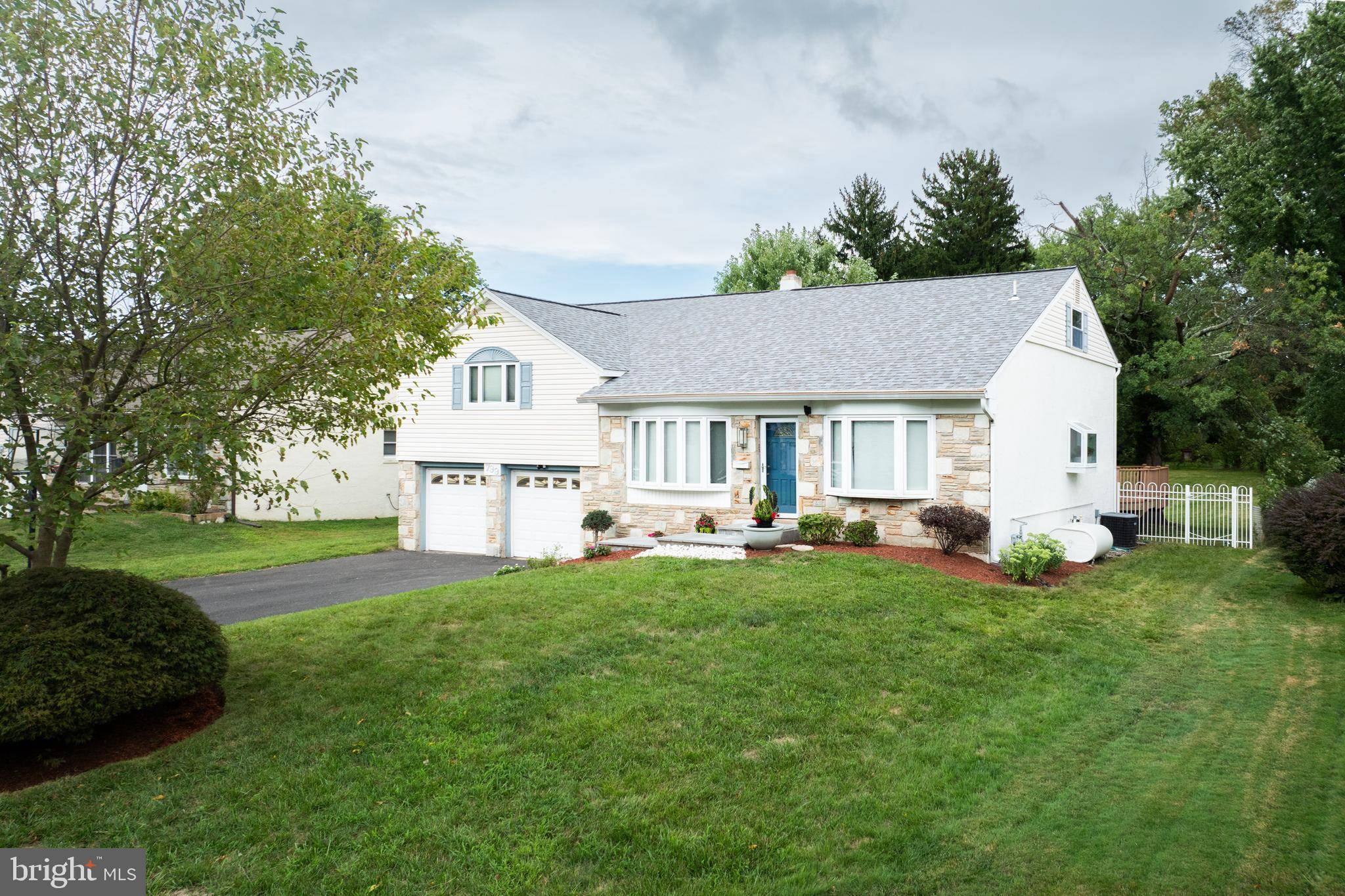 Warminster, PA 18974,799 MEADOWOOD LN