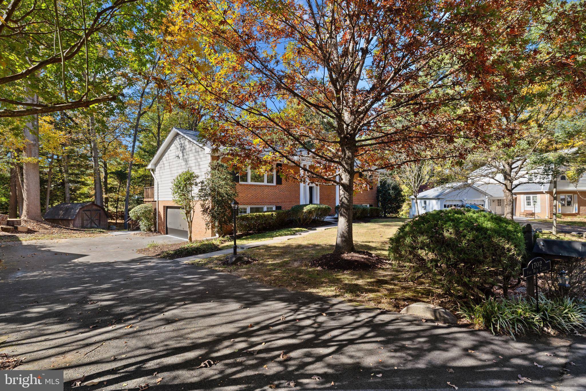 Vienna, VA 22182,1702 FOX RUN CT