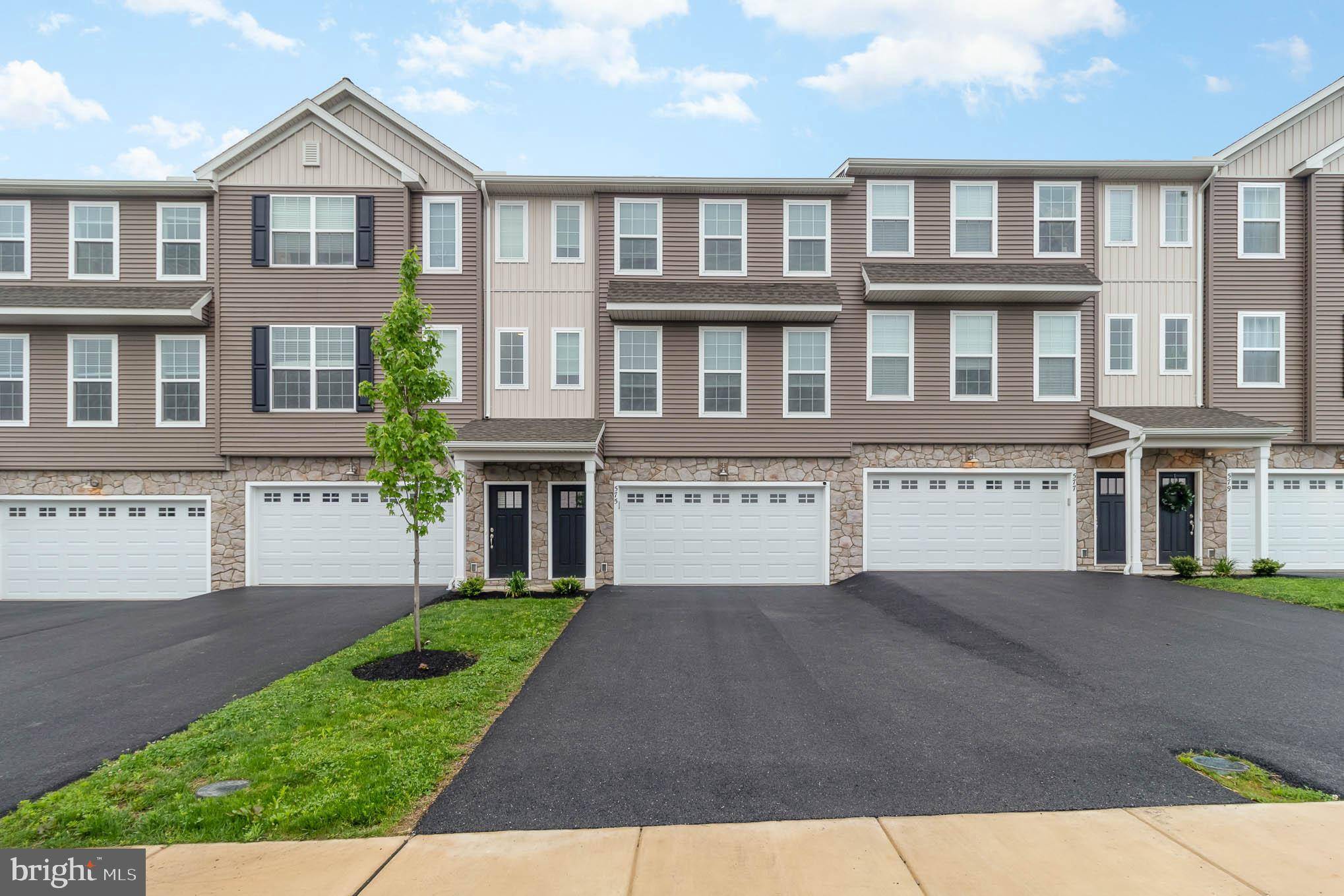 Mechanicsburg, PA 17055,575 BROOK SHIRE CT