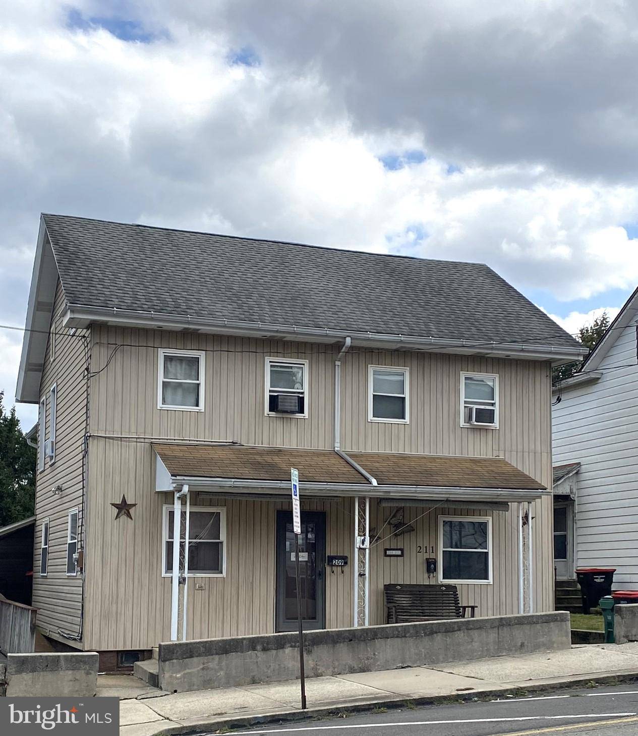 Lehighton, PA 18235,209-211 S SECOND ST