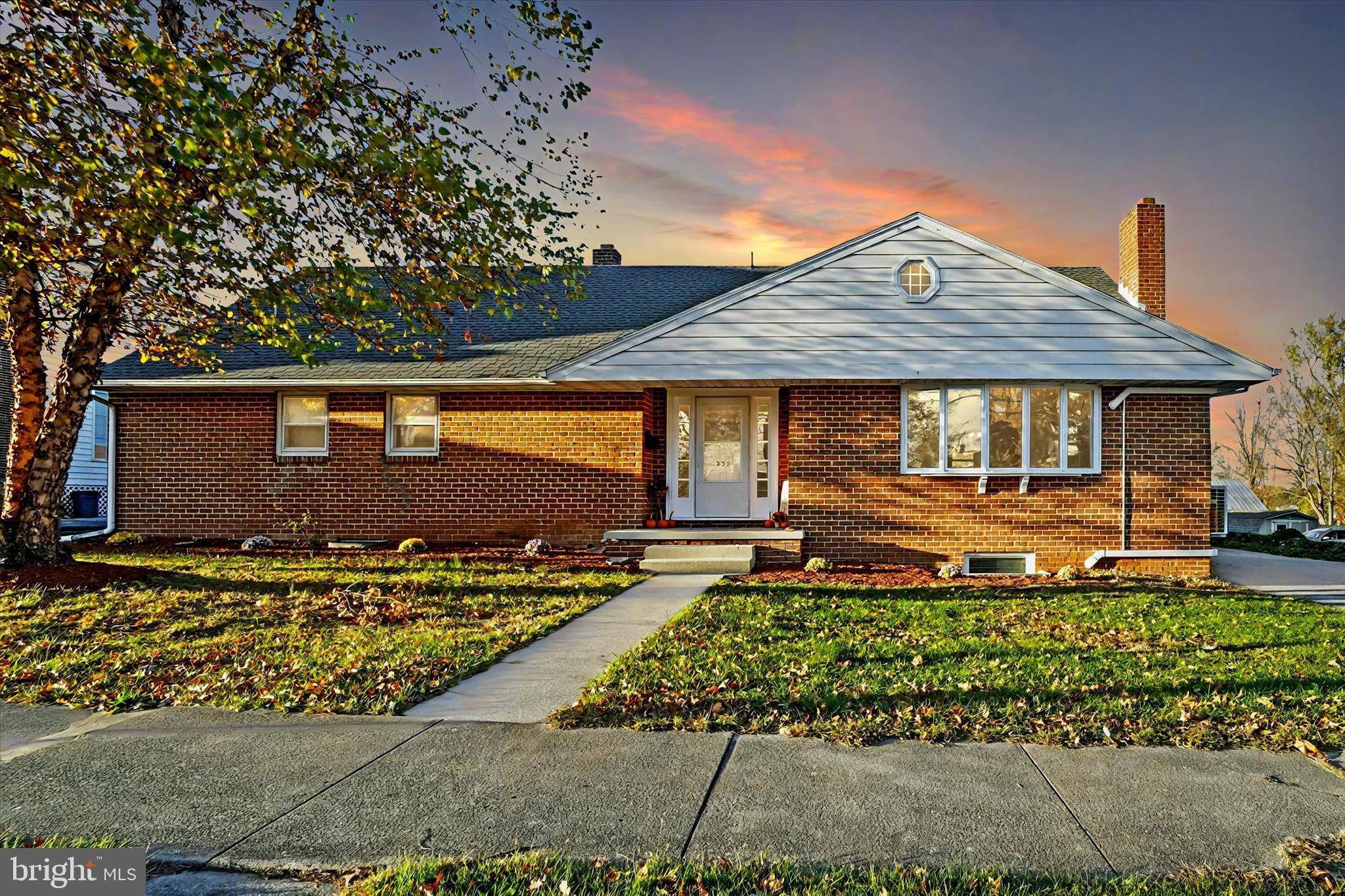 New Oxford, PA 17350,220 LINCOLN WAY E