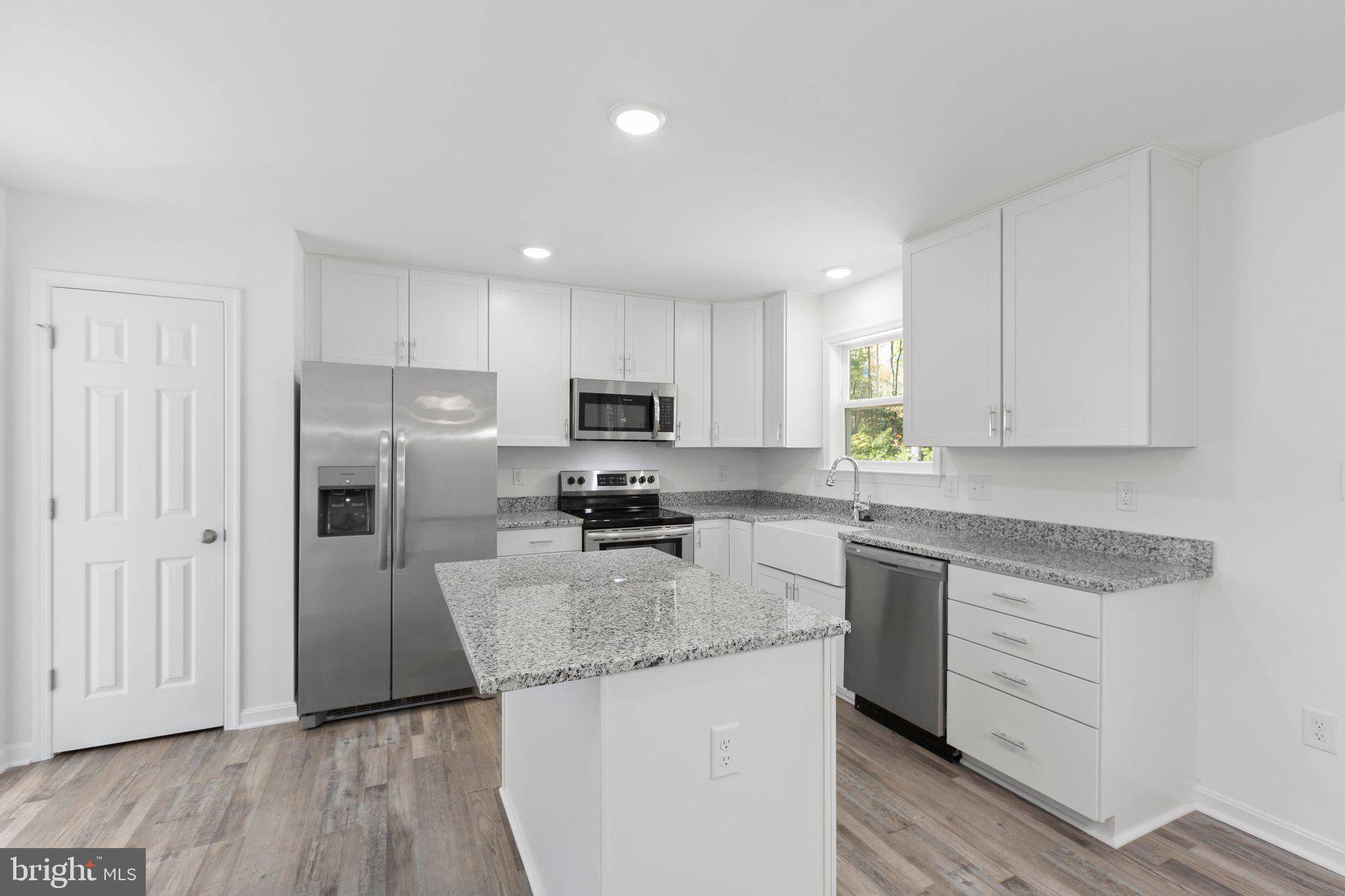 Colonial Beach, VA 22443,210 DALE DR