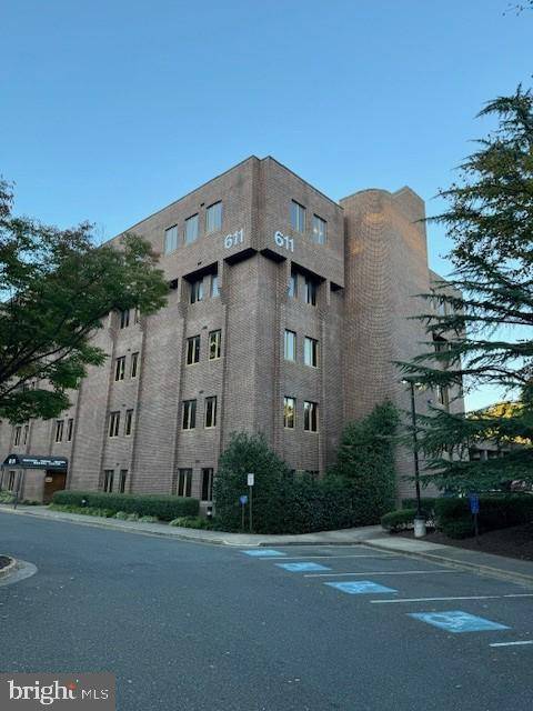 Arlington, VA 22204,611 S CARLIN SPRINGS RD #409