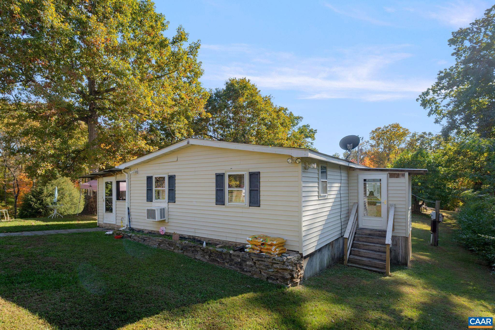 Scottsville, VA 24590,479 HAPPY HOLLOW RD