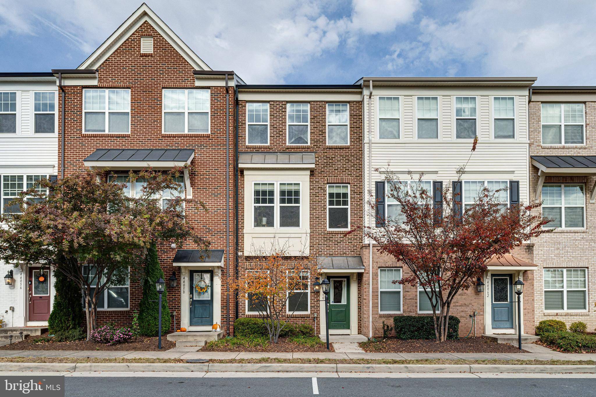 Chantilly, VA 20152,44060 ETNA TER