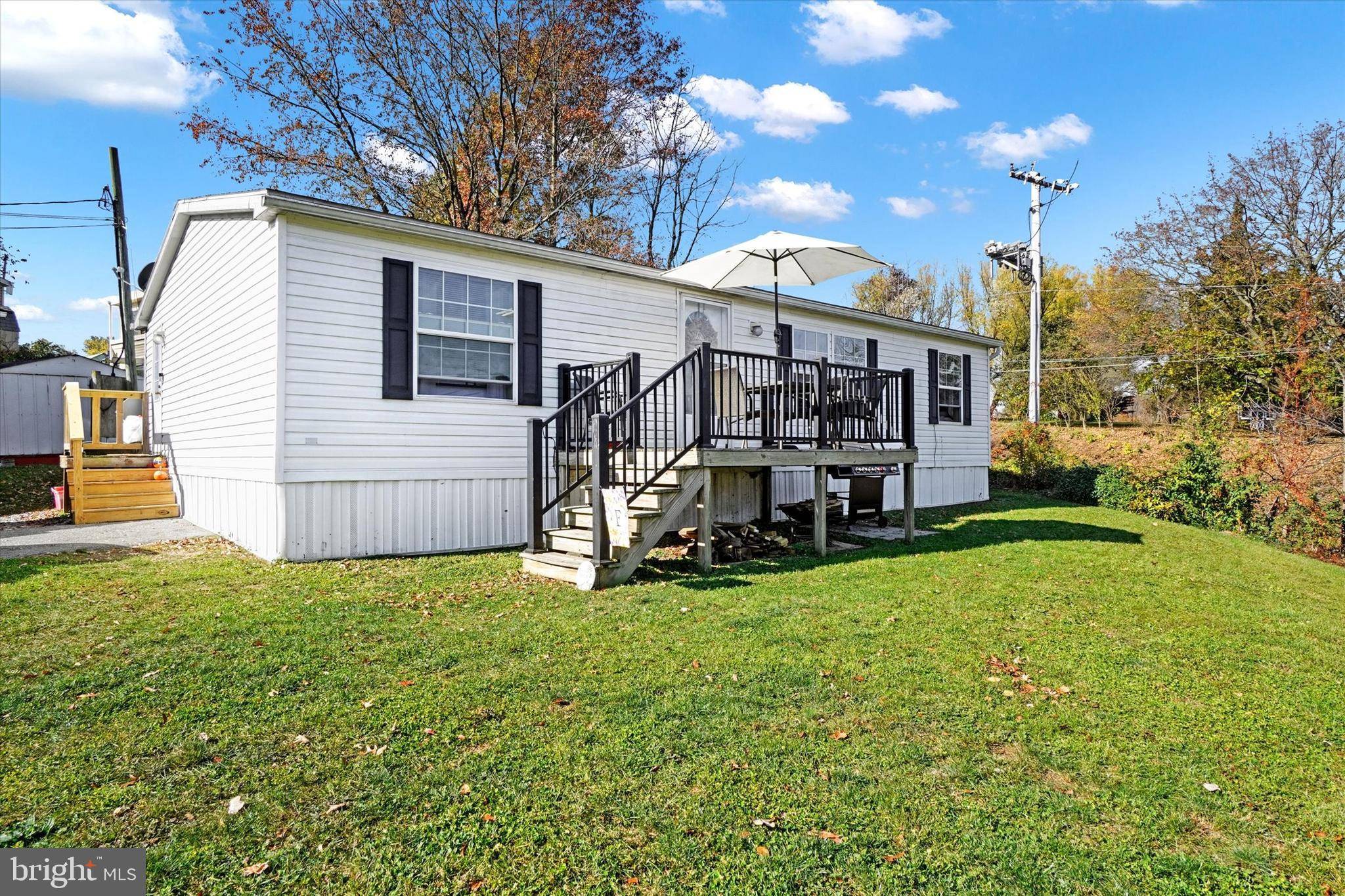 Manheim, PA 17545,27 CRYSTAL DR