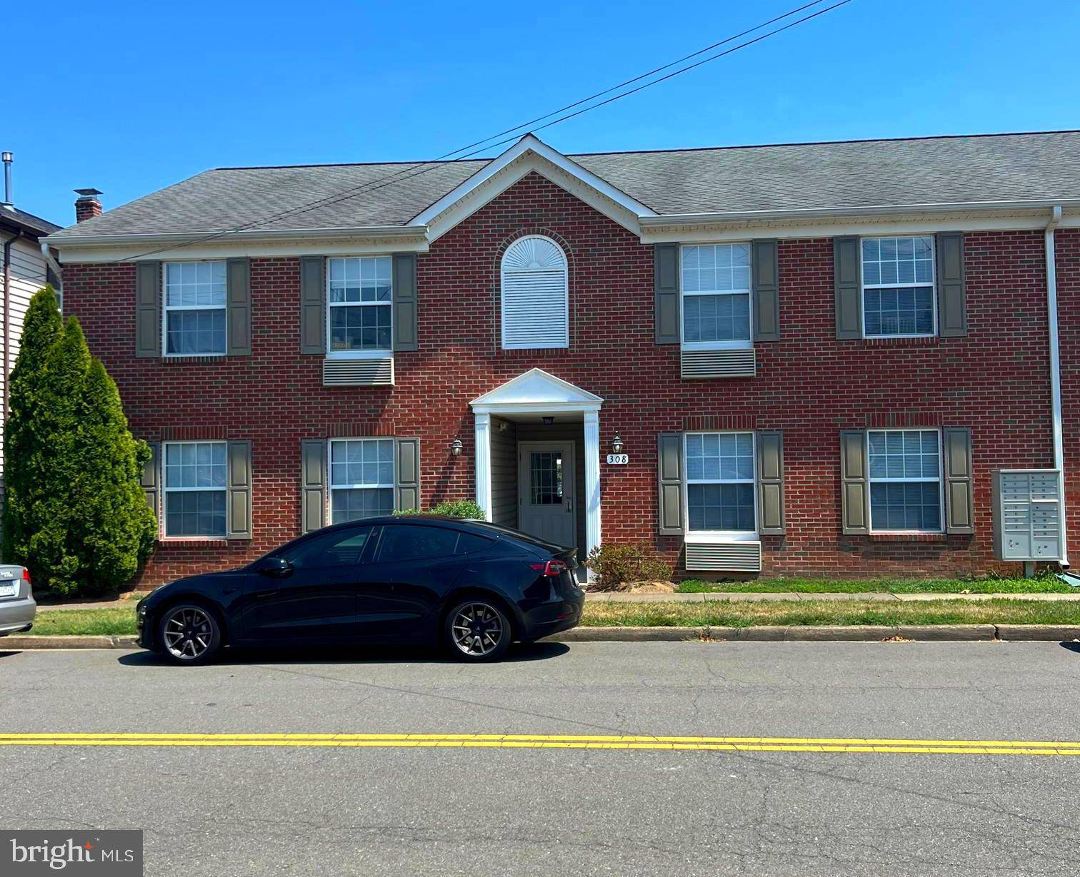 Quantico, VA 22134,308 BROADWAY ST #101