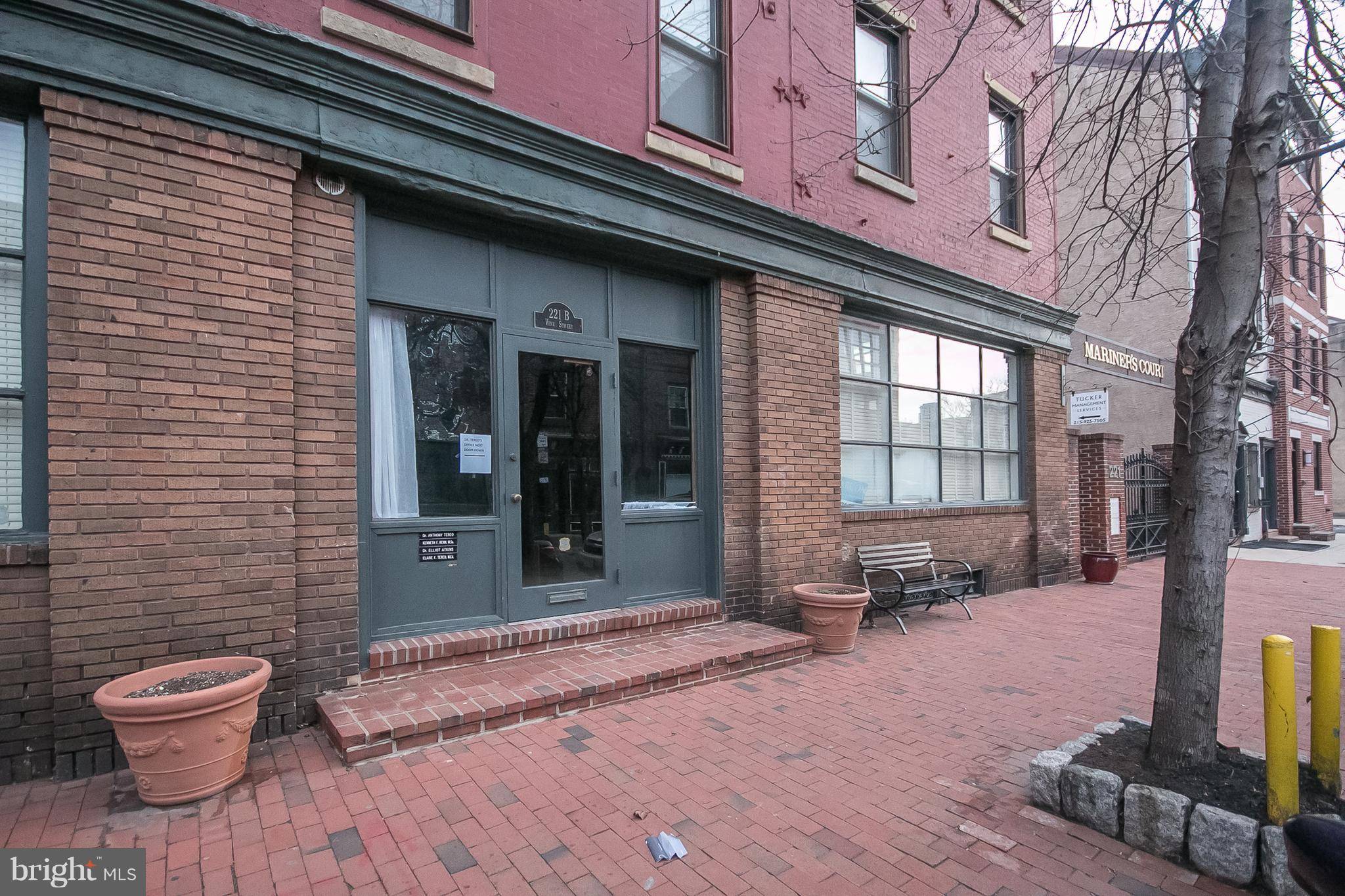 Philadelphia, PA 19106,219-29 VINE ST