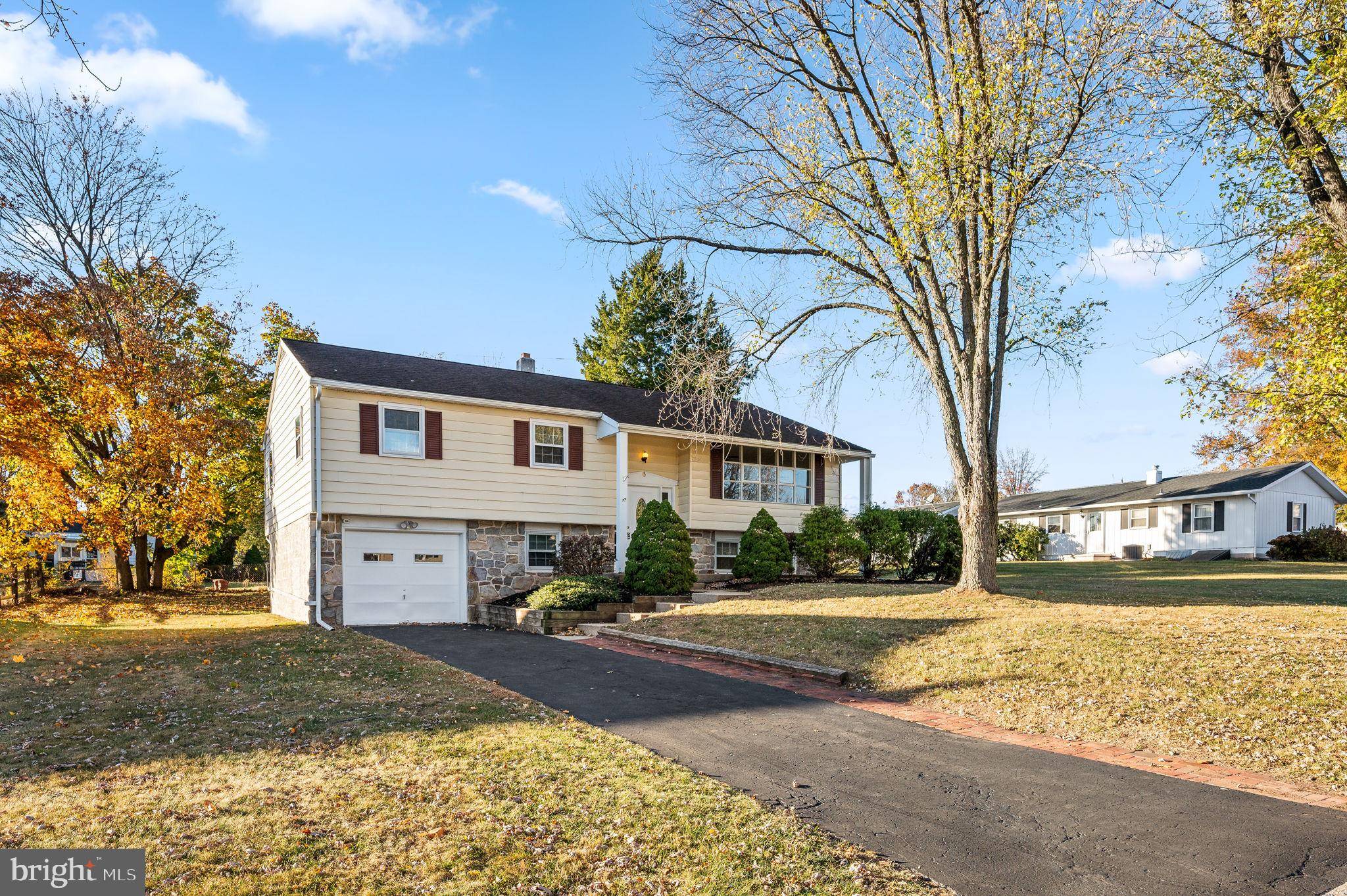 Douglassville, PA 19518,206 HICKORY LN