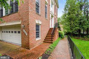 Mclean, VA 22102,7468 CARRIAGE HILLS DR