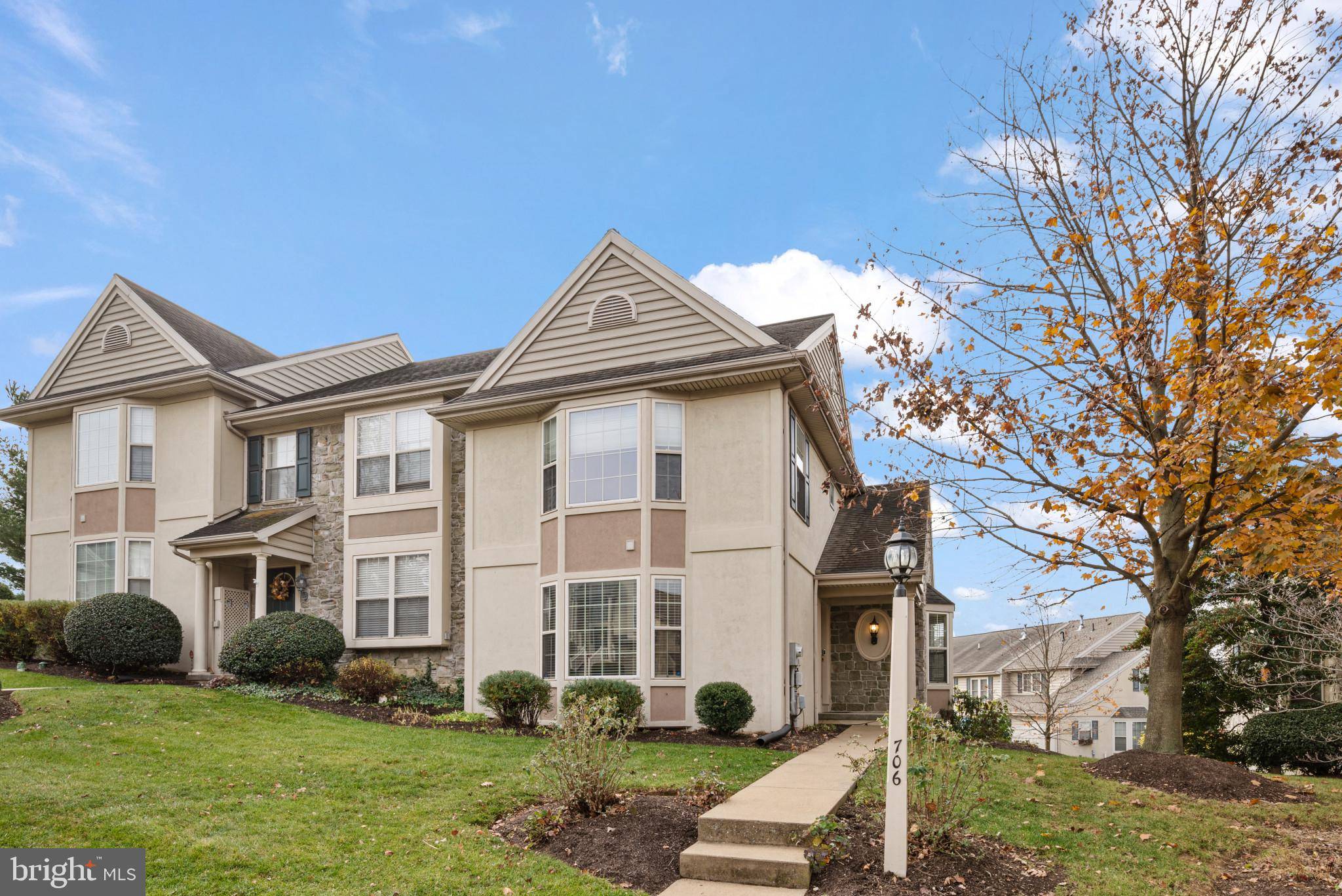 Lancaster, PA 17601,706 ROYAL VIEW DR