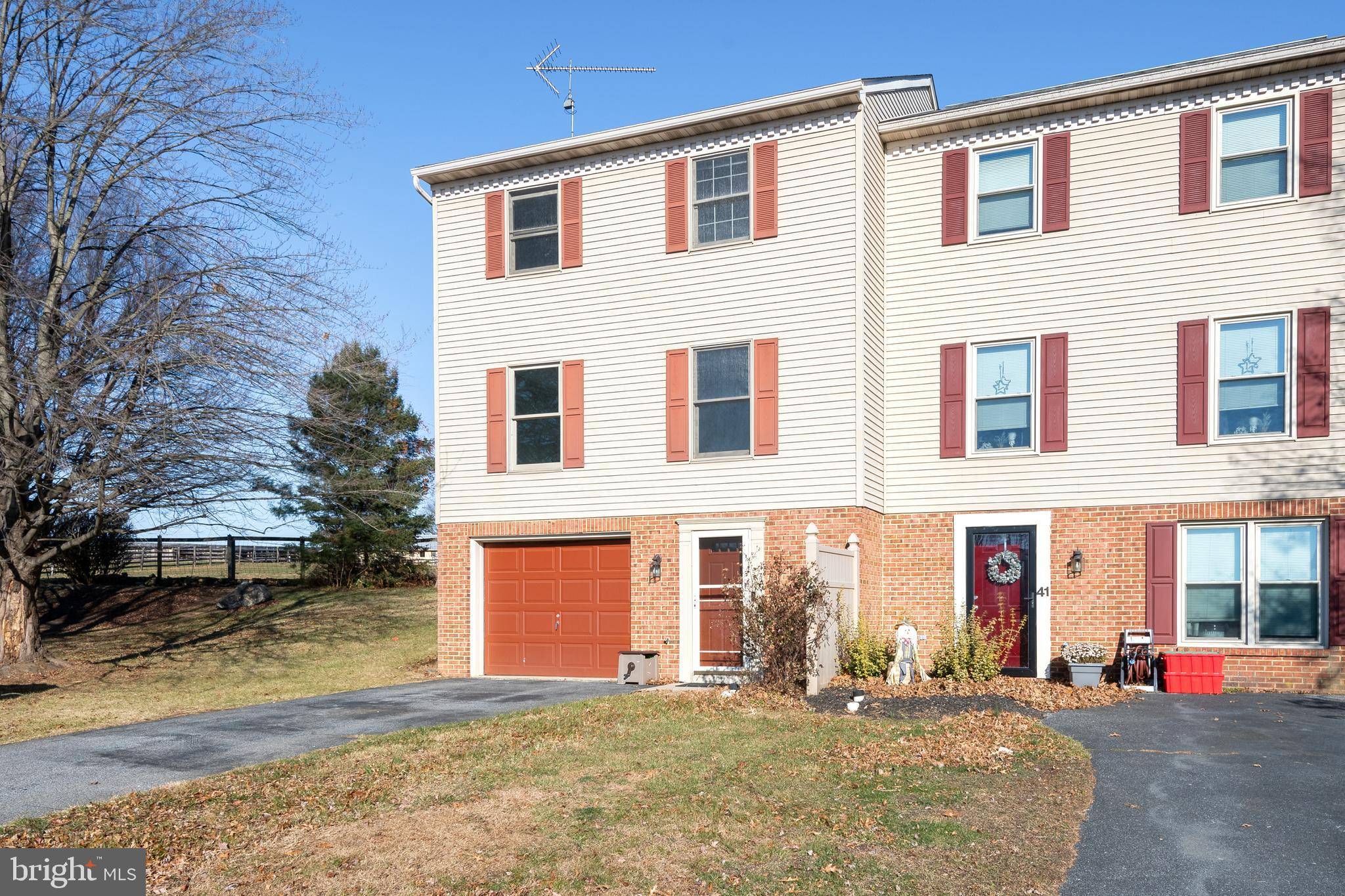 Lancaster, PA 17603,39 DERBY LN