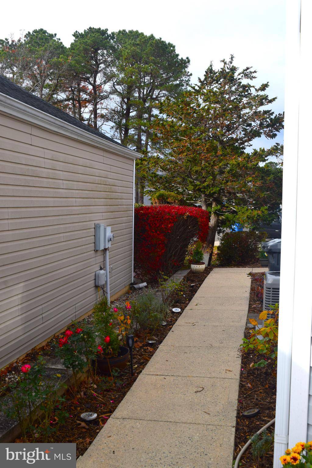 Manahawkin, NJ 08050,63 LOOKOUT DR